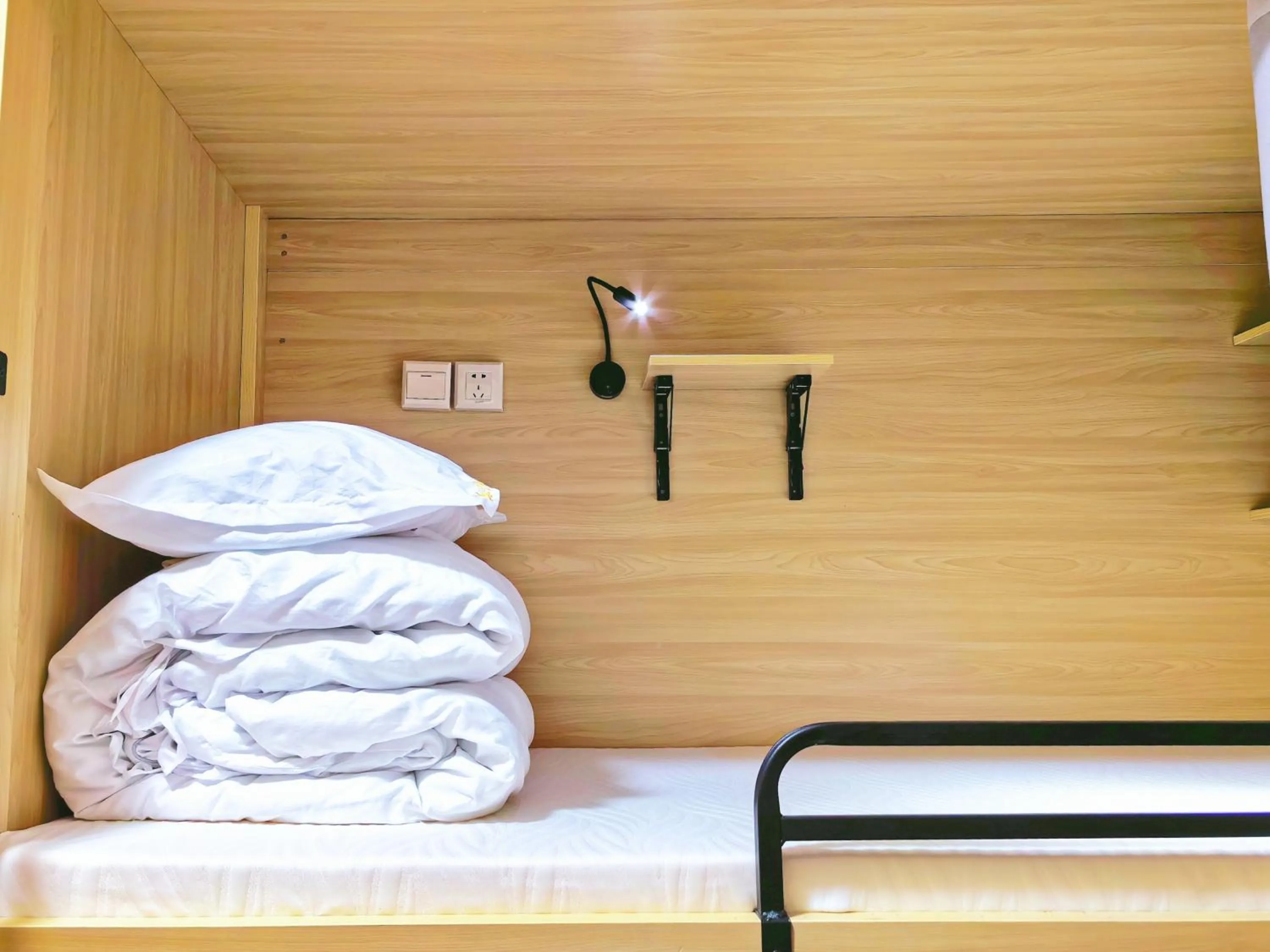 bunk bed, Bed in Nova Traveller's Lodge