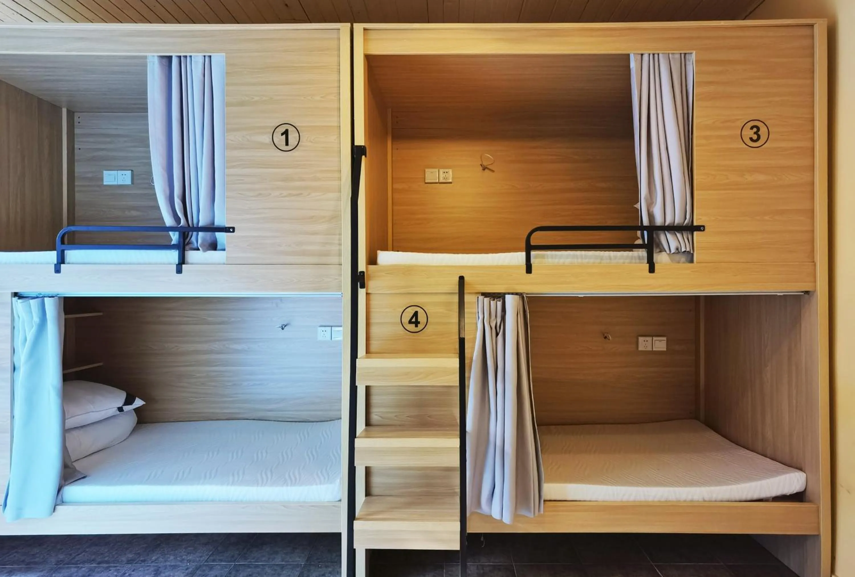 Bedroom, Bed in Nova Traveller's Lodge