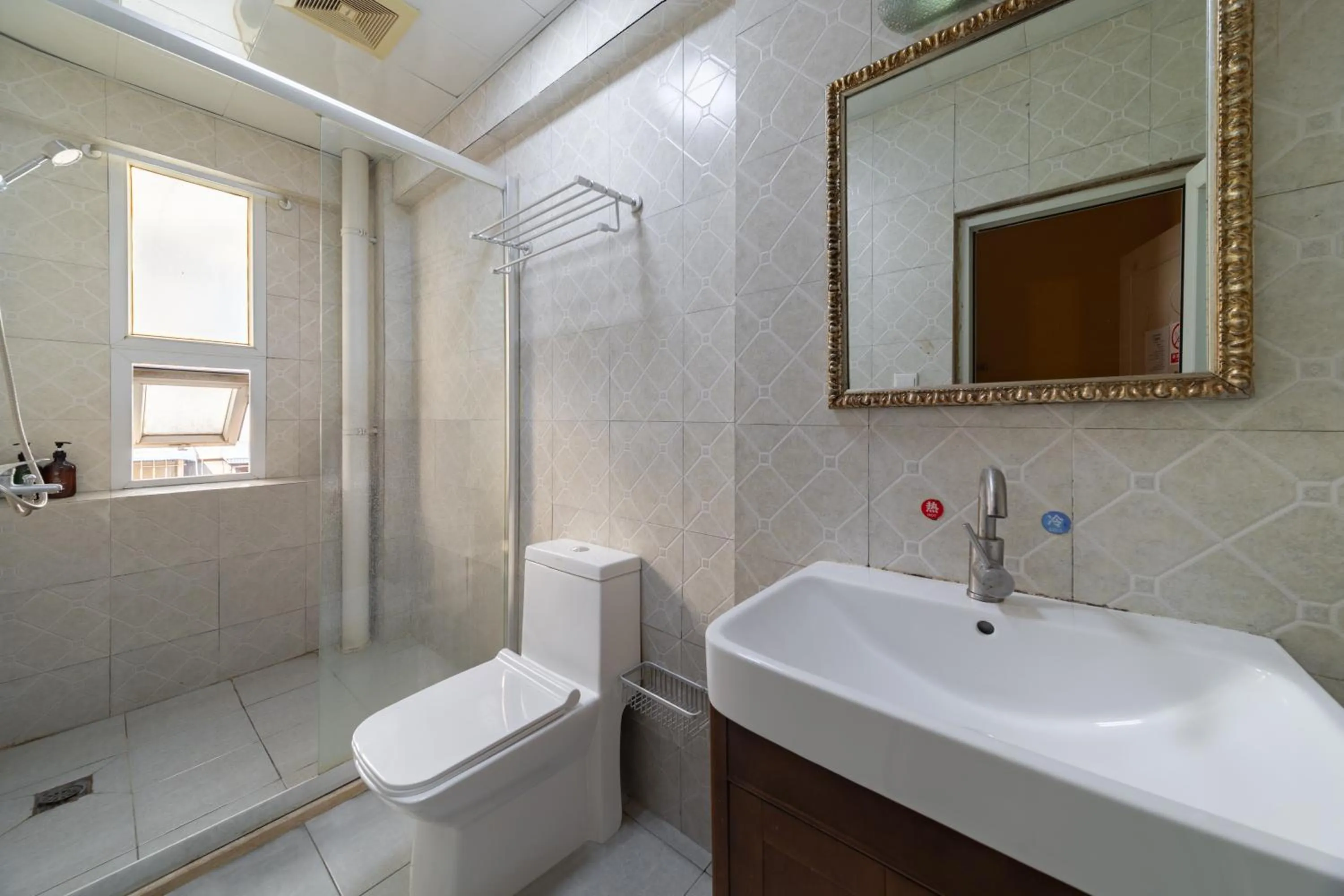 Toilet in Nova Traveller's Lodge