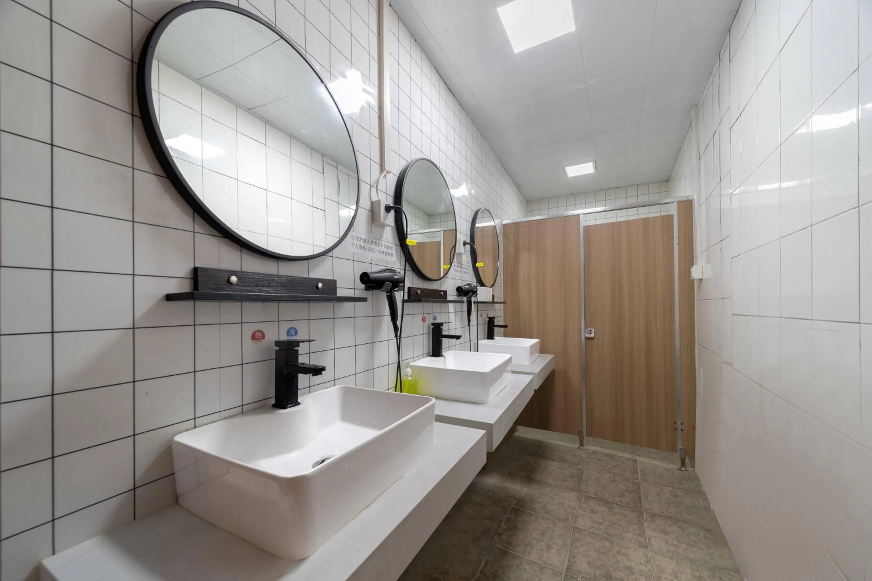 Bathroom in Nova Traveller's Lodge
