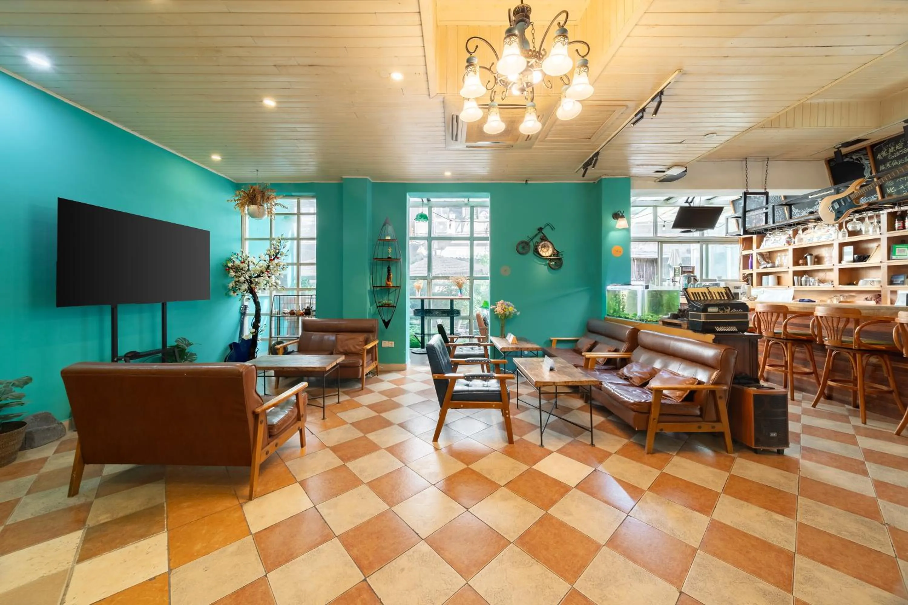 Communal lounge/ TV room in Nova Traveller's Lodge