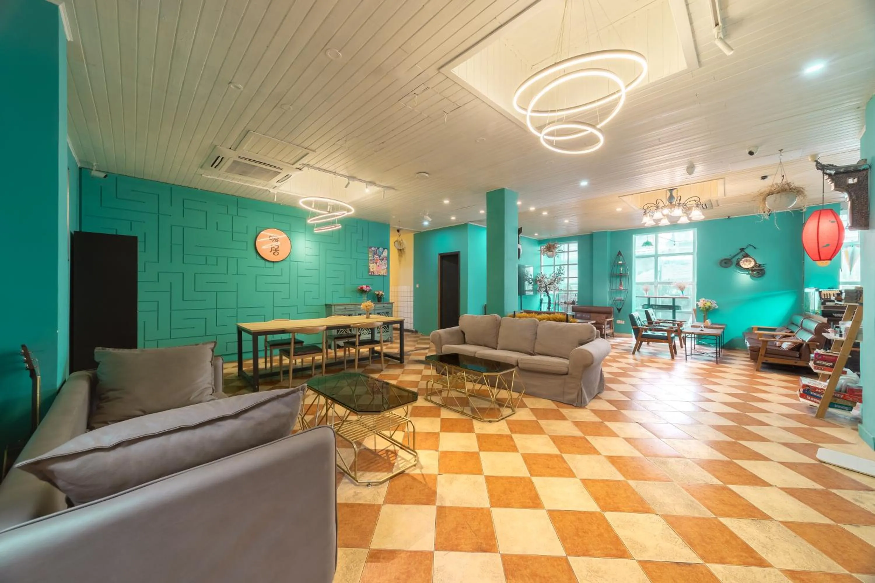 Communal lounge/ TV room in Nova Traveller's Lodge