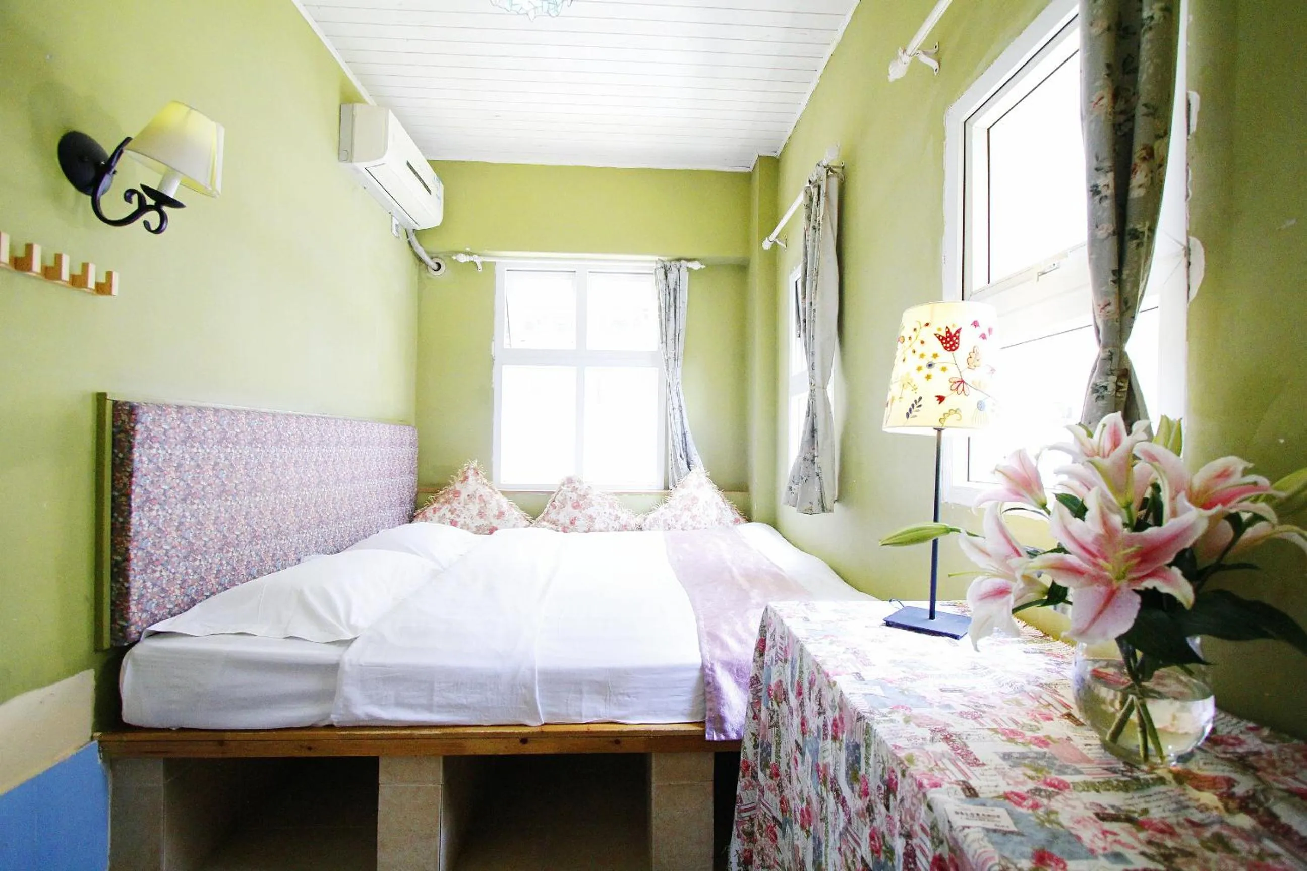 Bedroom, Bed in Nova Traveller's Lodge