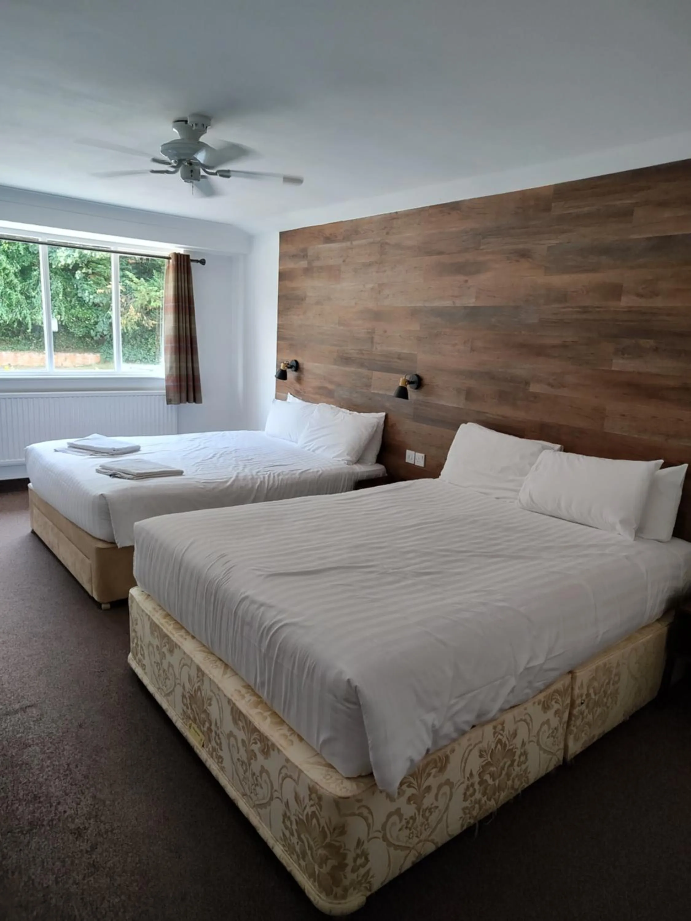 Bedroom, Bed in The Northwick Arms Hotel