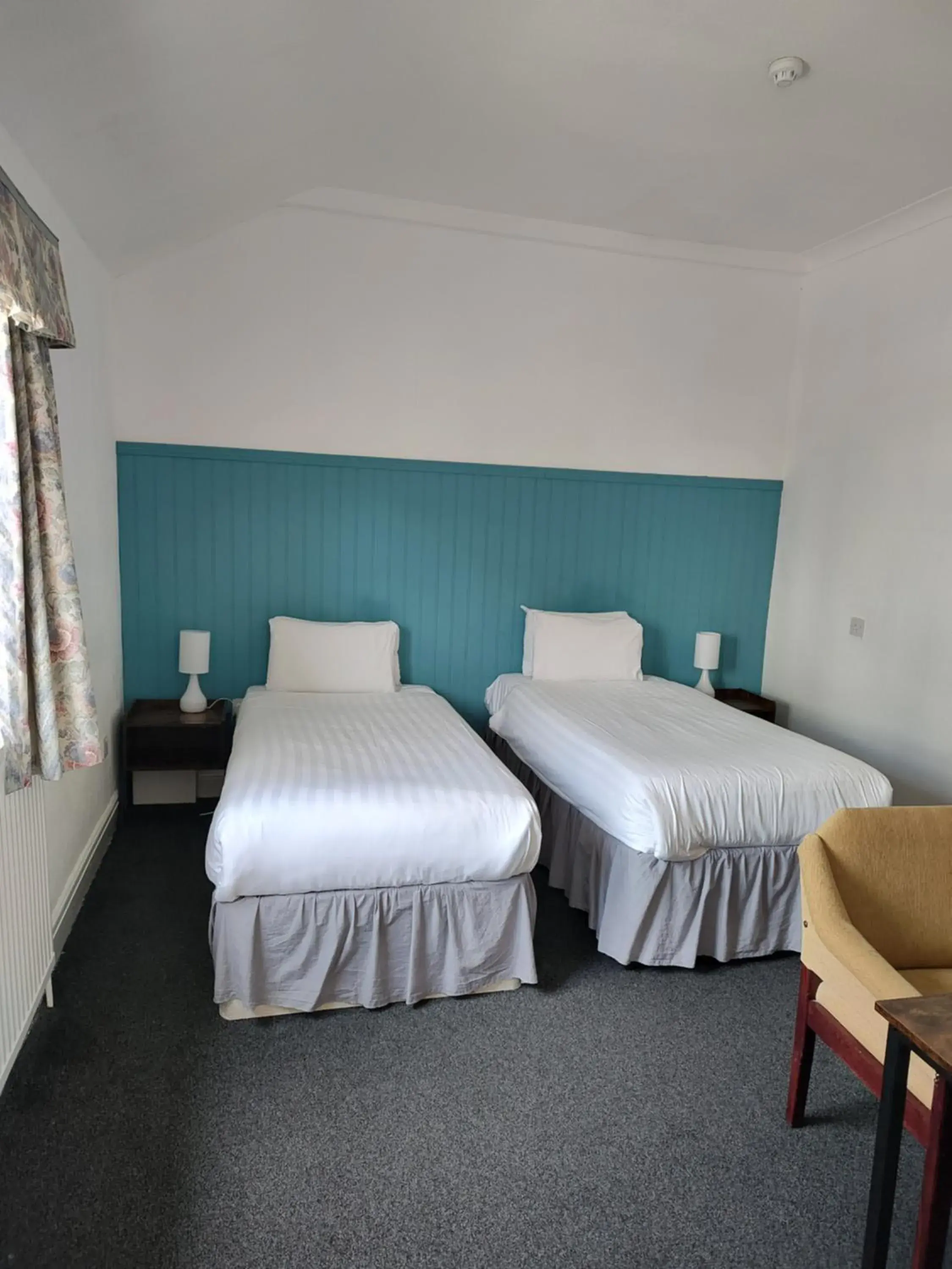 Economy Twin Room in The Northwick Arms Hotel Economy Twin Room in The Northwick Arms Hotel