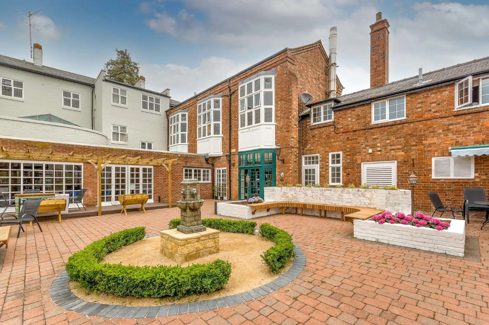 Inner courtyard view in The Northwick Arms Hotel