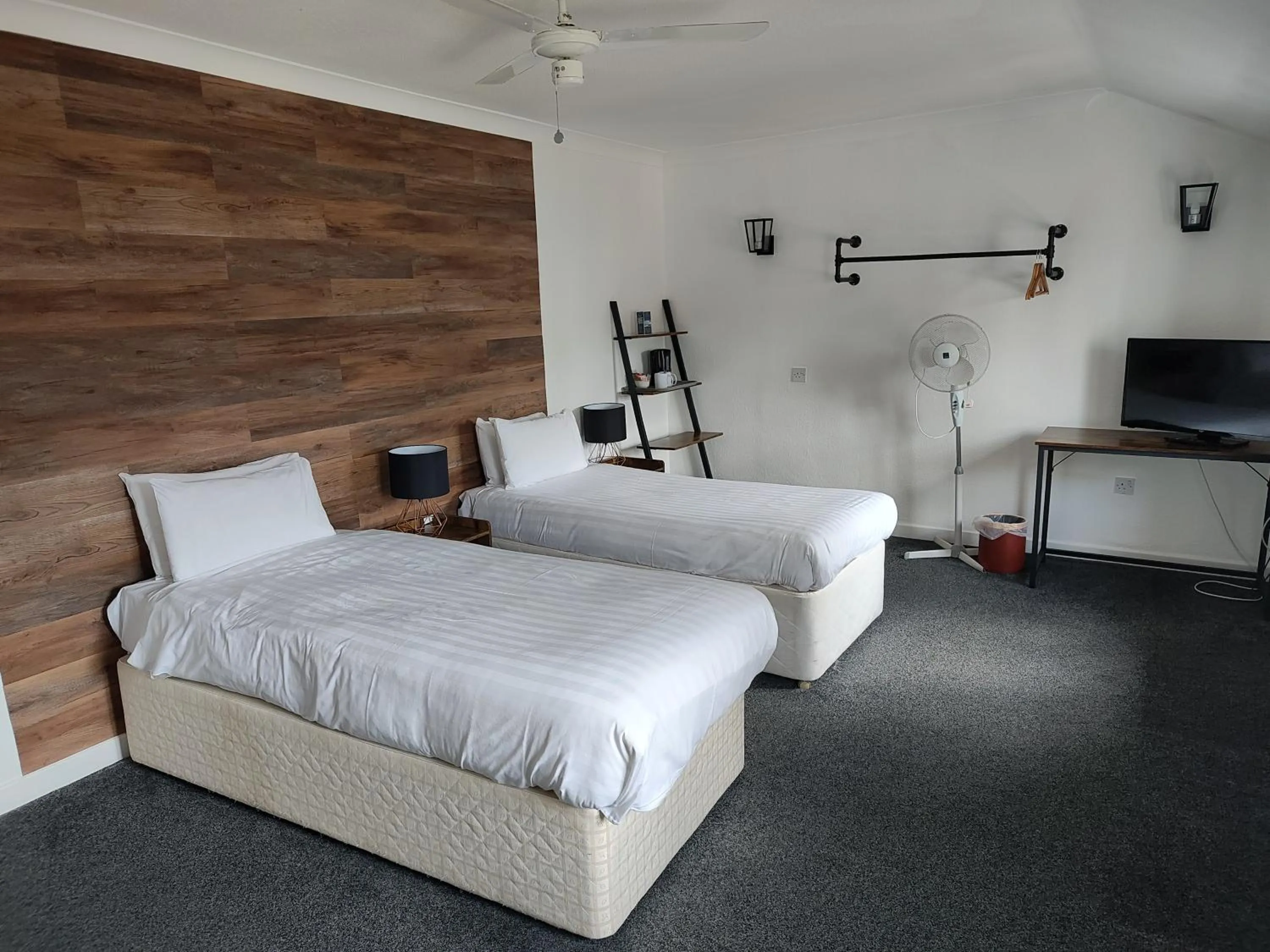 Bedroom, Bed in The Northwick Arms Hotel