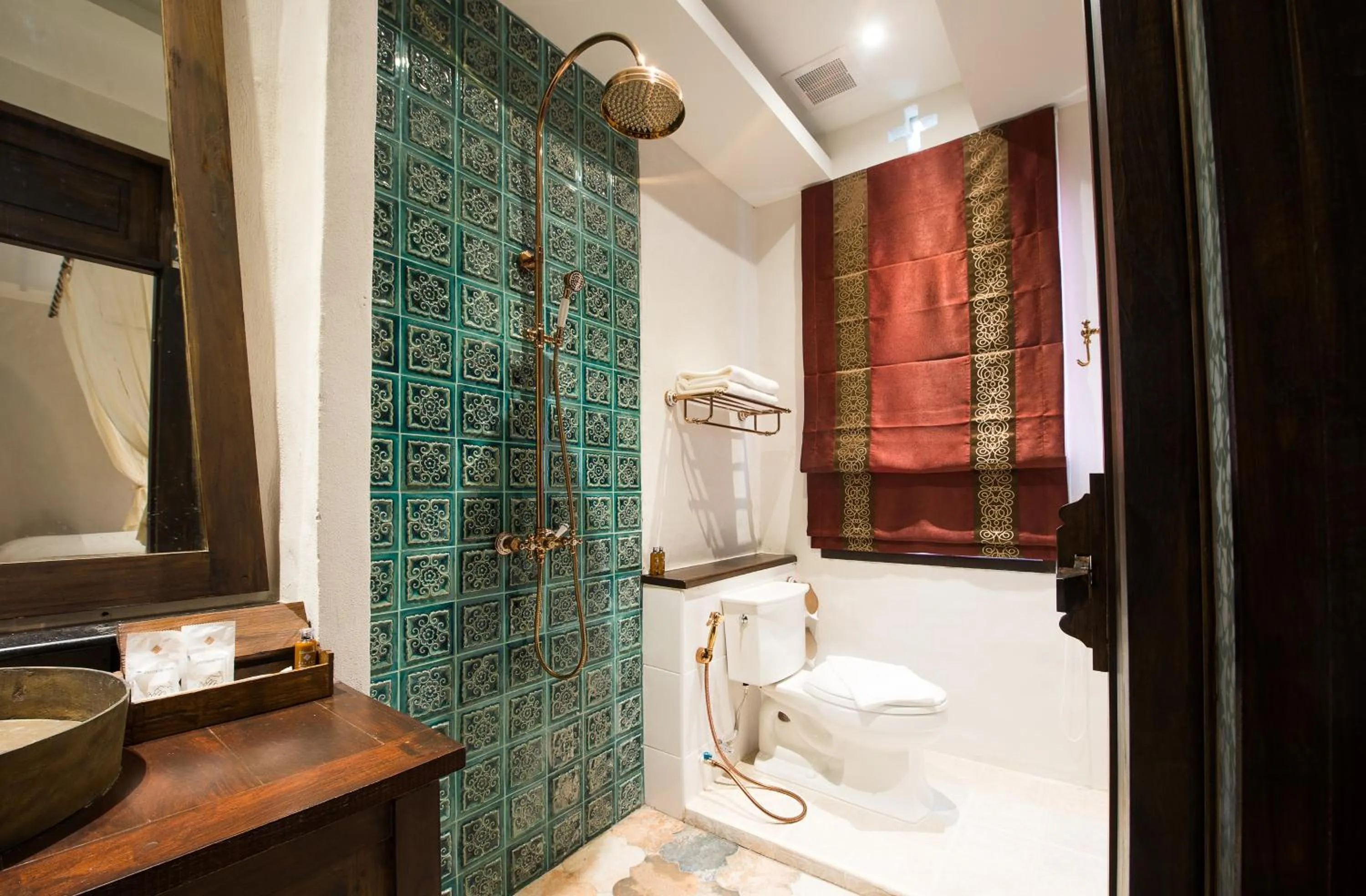 Shower in Shinnabhura Historic Boutique Hotel