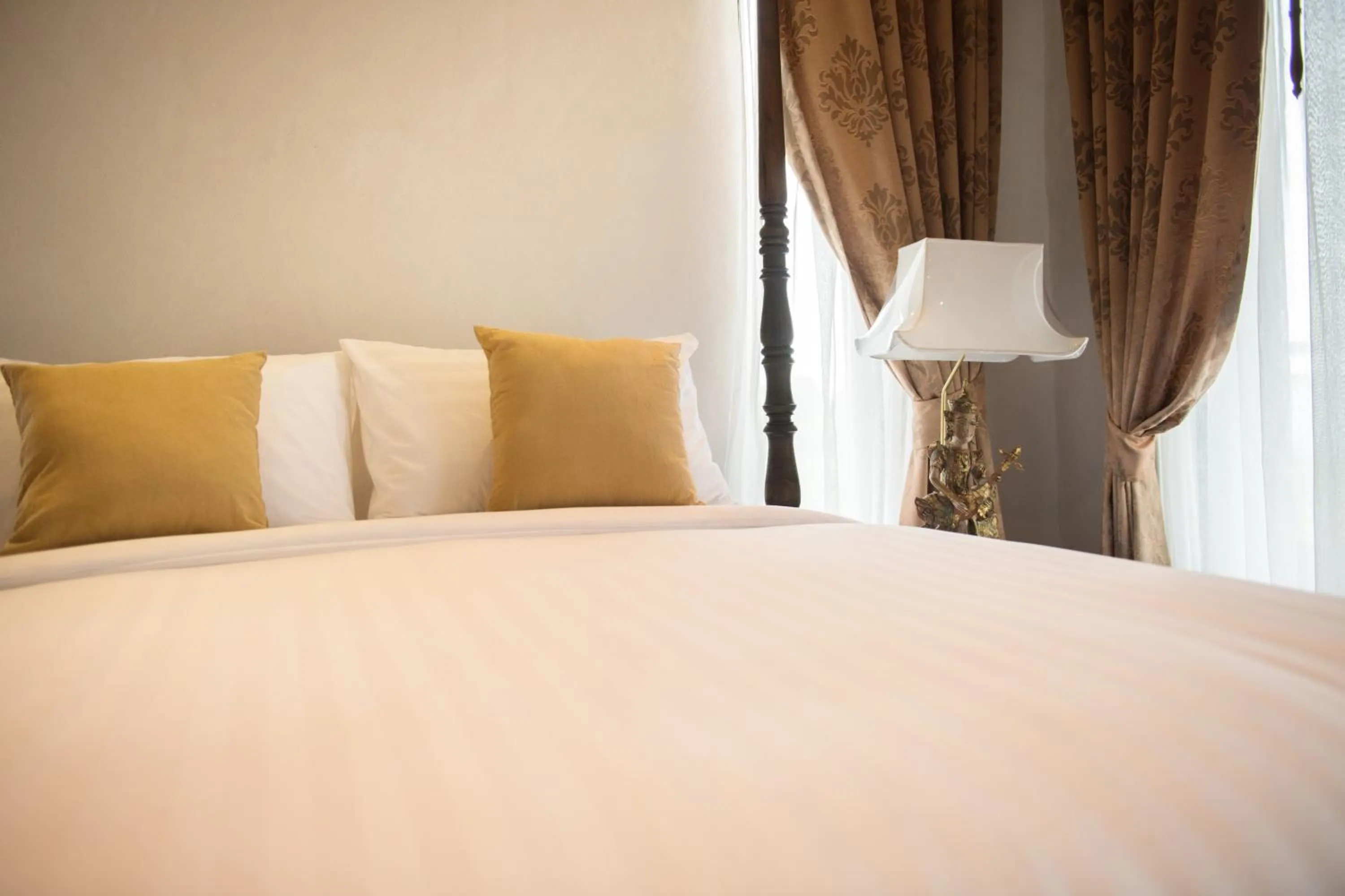 Bed in Shinnabhura Historic Boutique Hotel