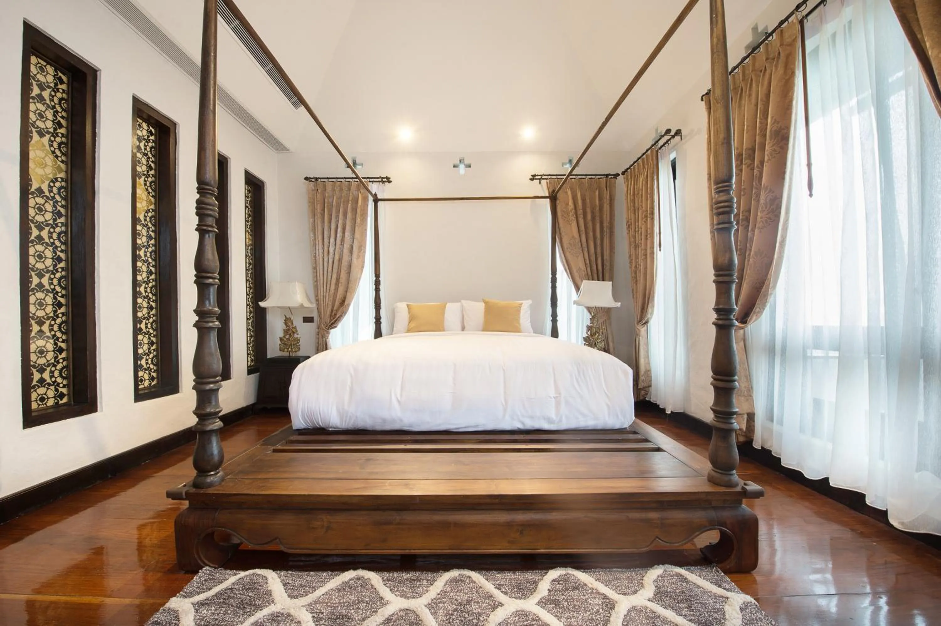 Bed in Shinnabhura Historic Boutique Hotel