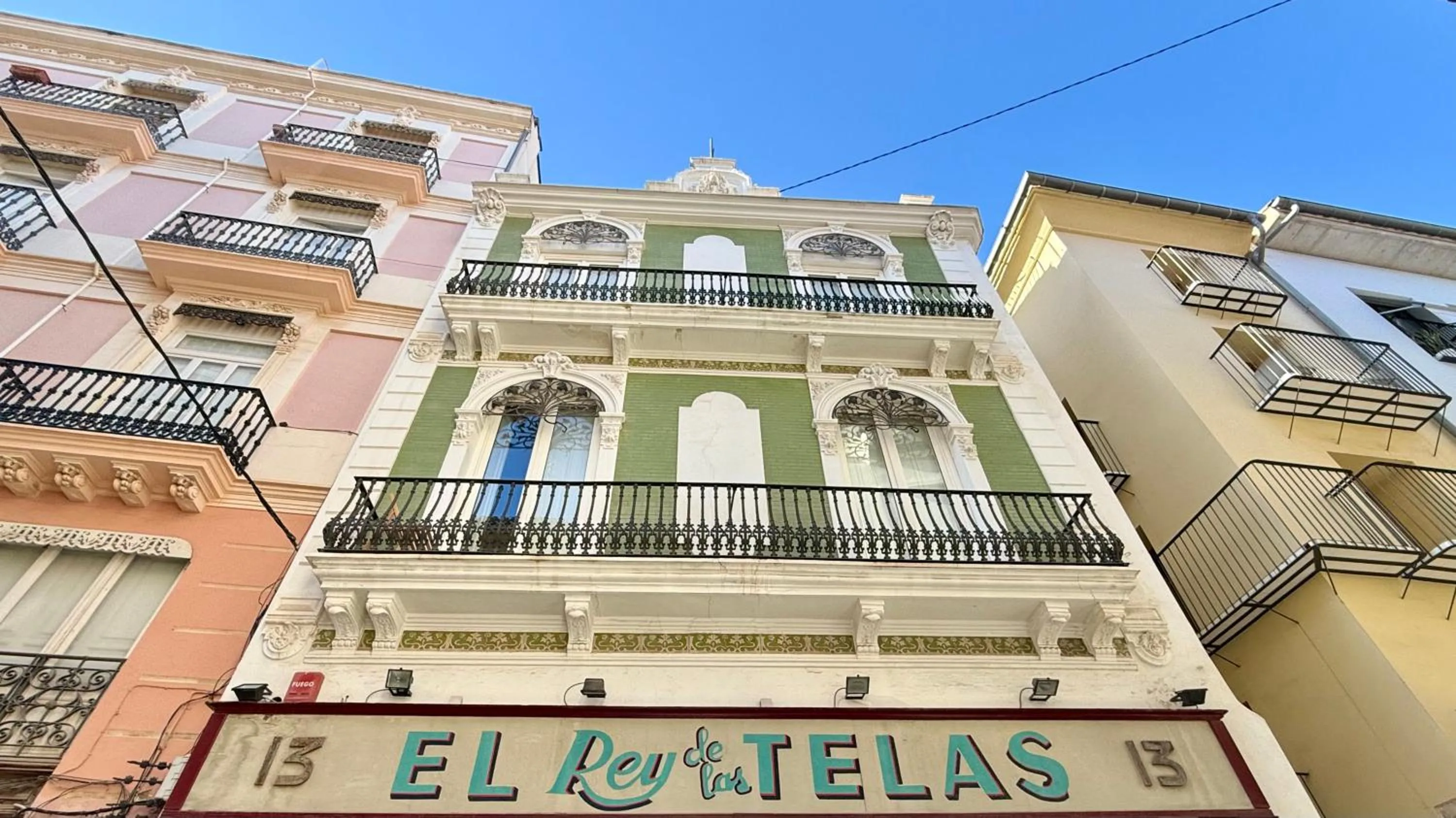 Property building in Cosy Rooms Tapinería