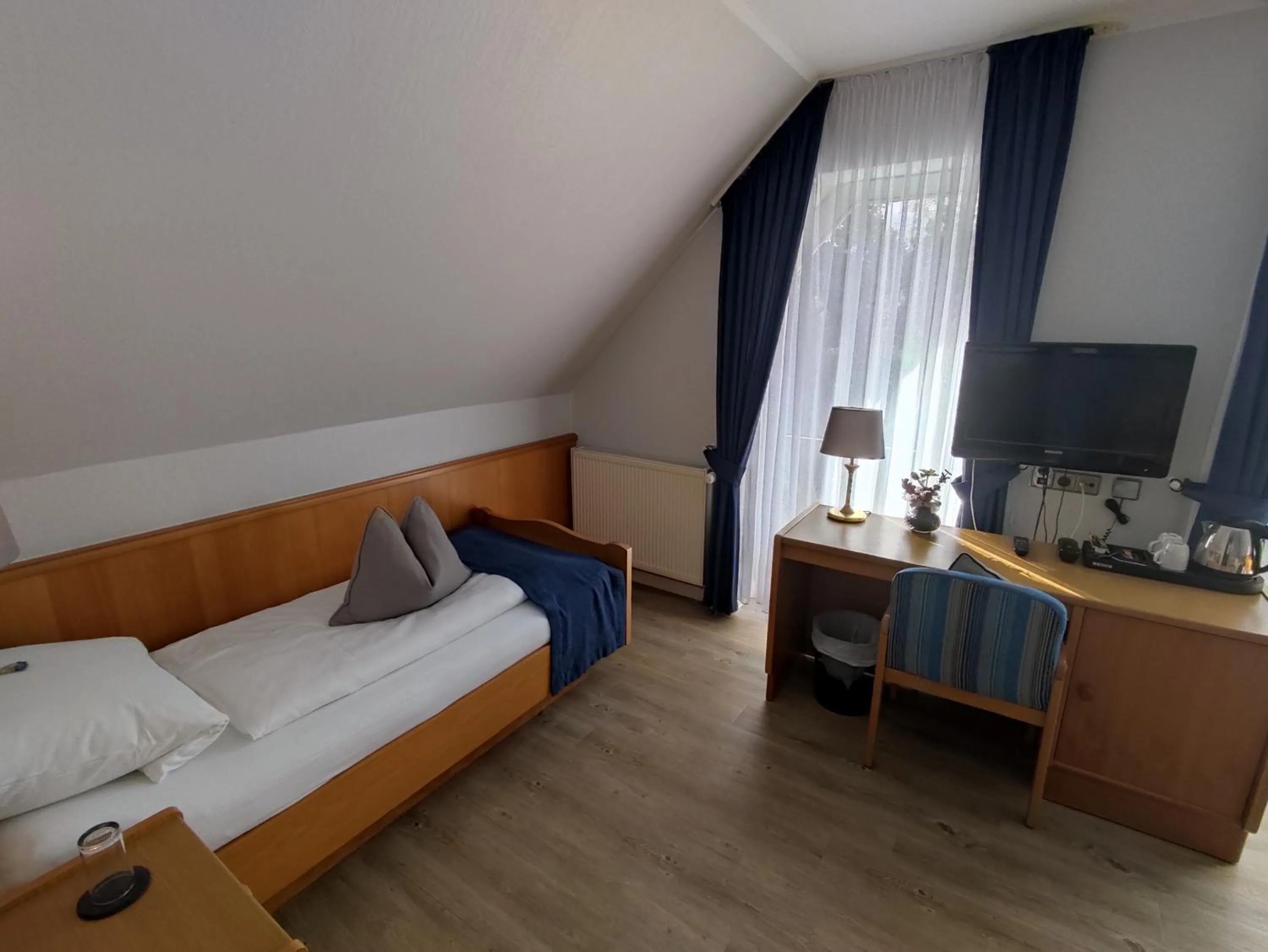 Photo of the whole room, Bed in Hotel Zum Märchenwald