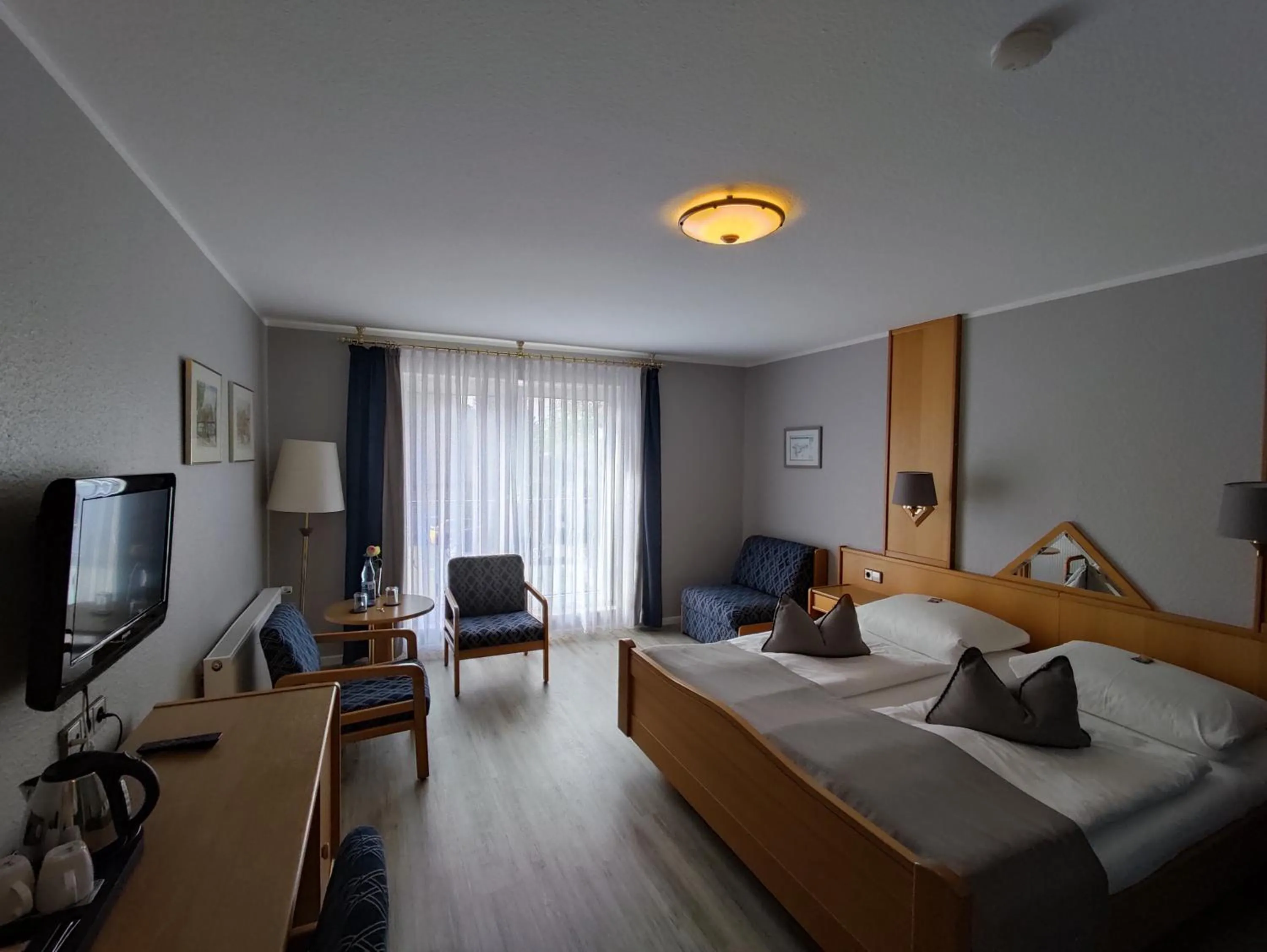 Photo of the whole room, Bed in Hotel Zum Märchenwald