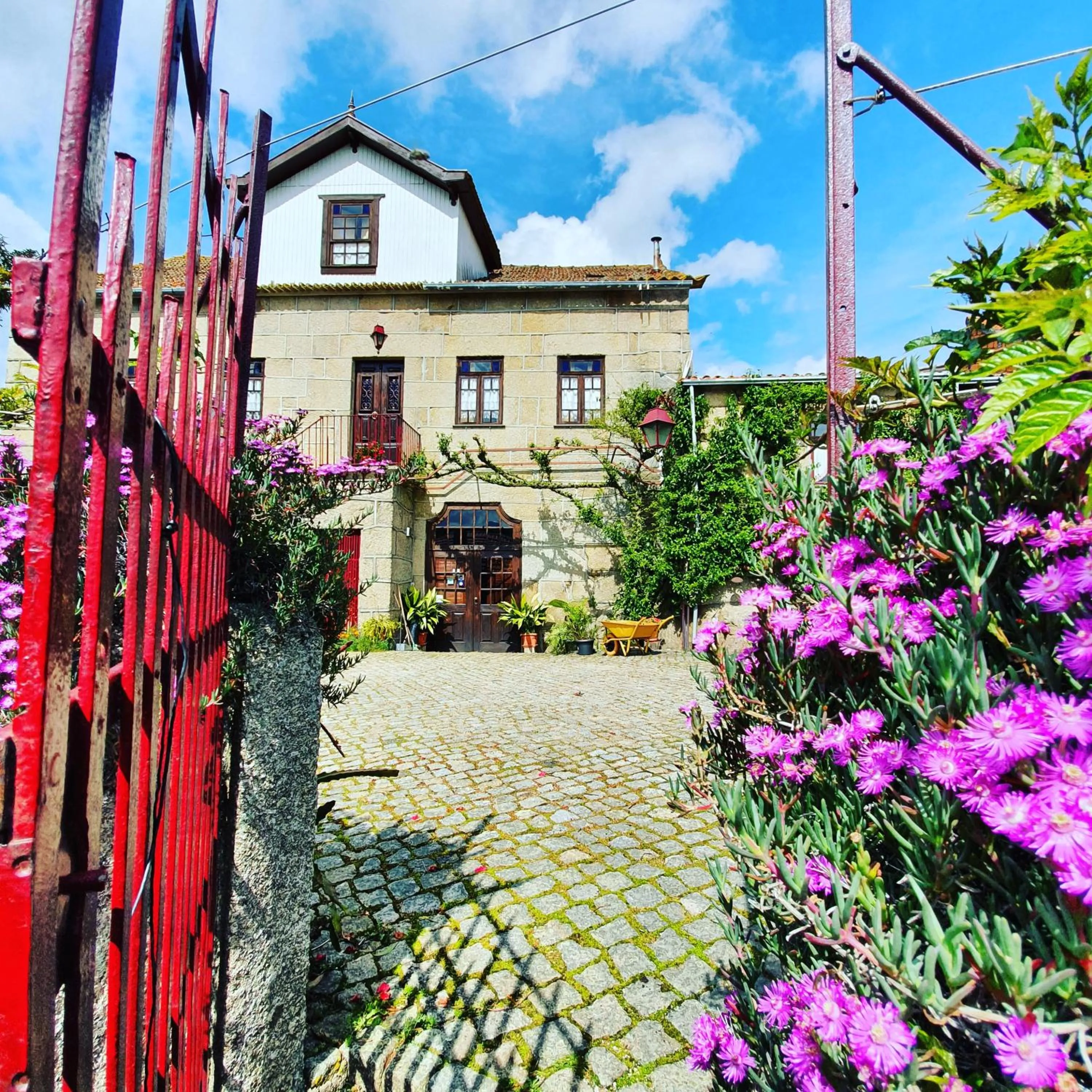 Property building in Casa do Fundo - Sustainable & Ecotourism