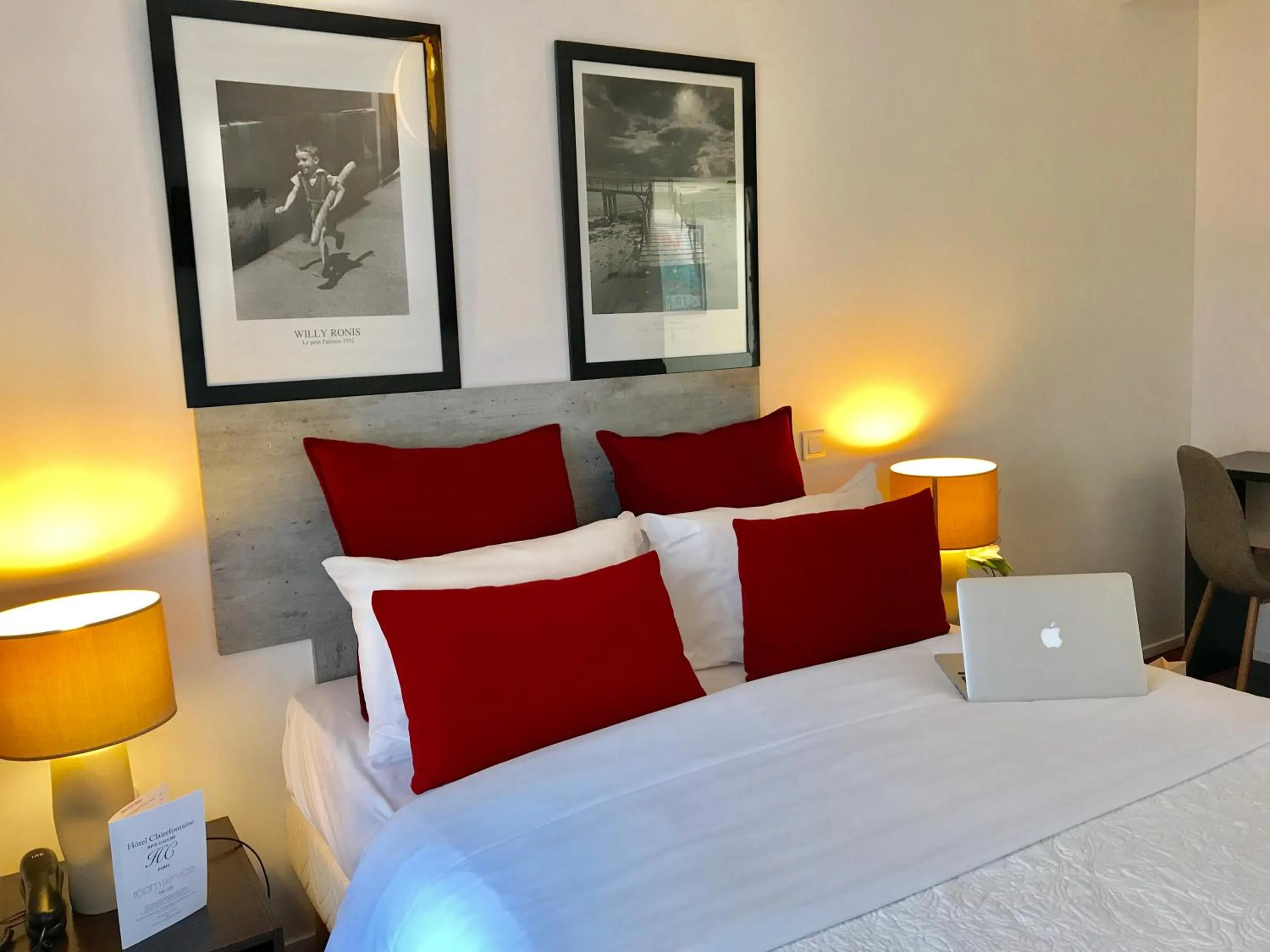 Bed in Hôtel Clairefontaine