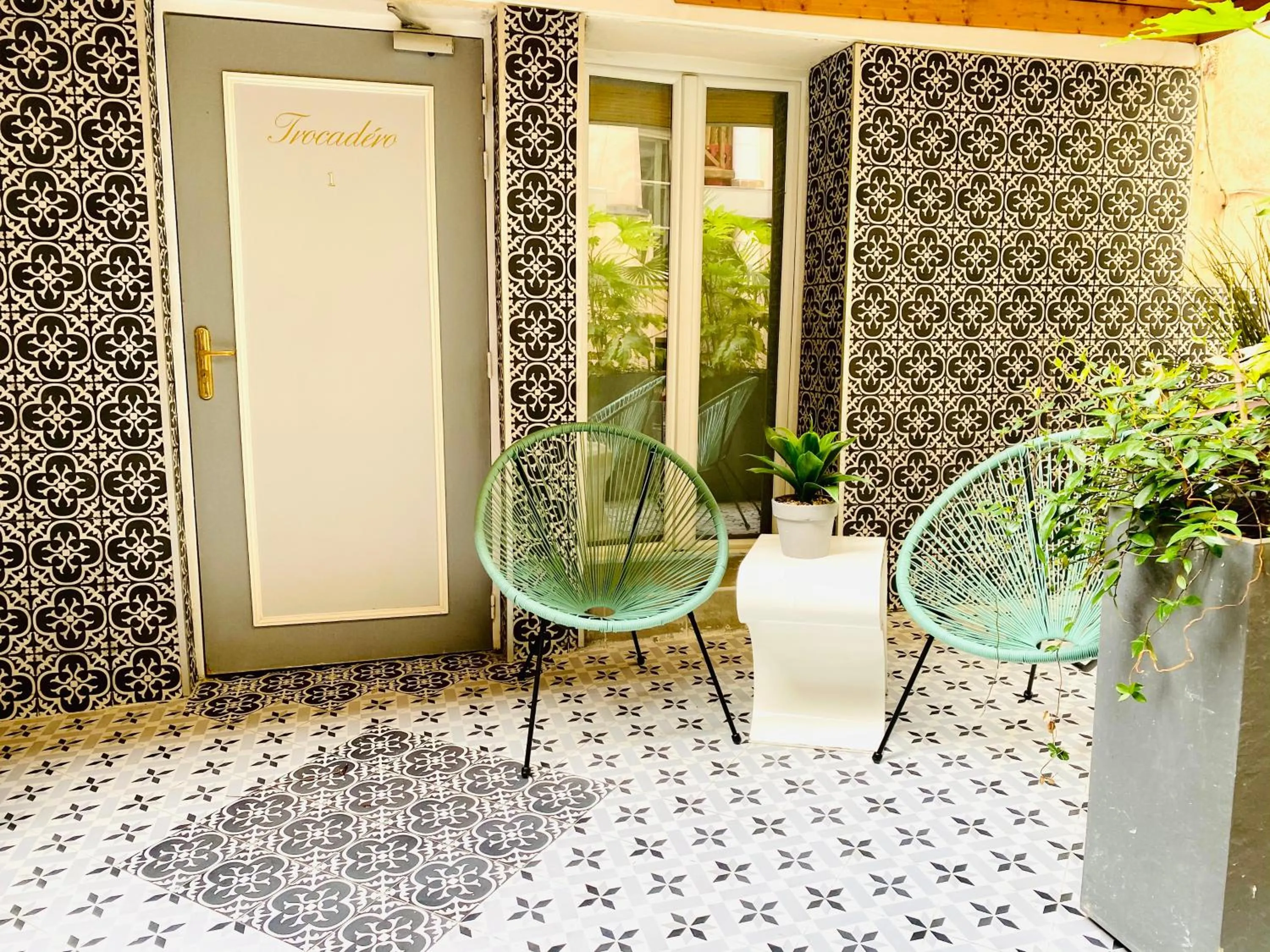 Patio in Hôtel Clairefontaine