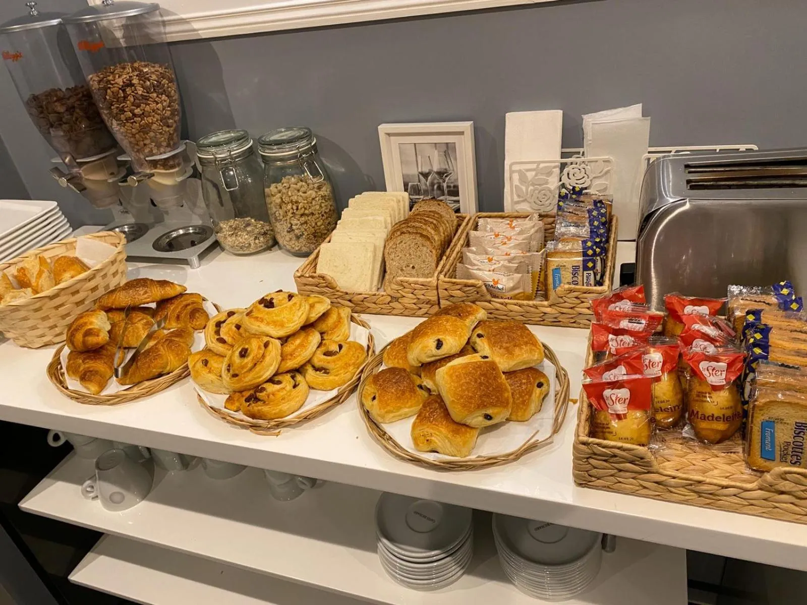 Continental breakfast in Hôtel Clairefontaine