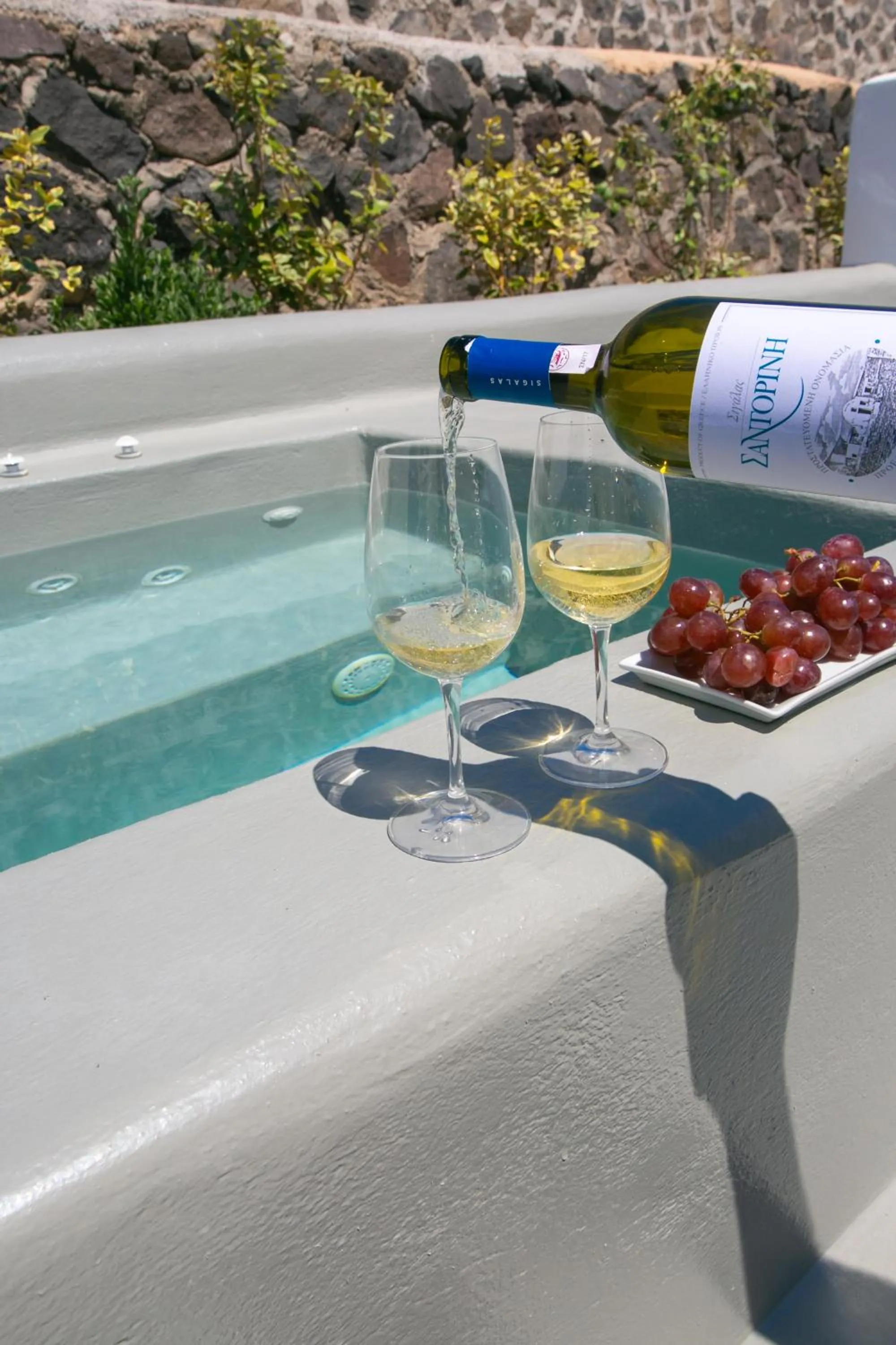 Hot Tub in Apanomeria Boutique Residence