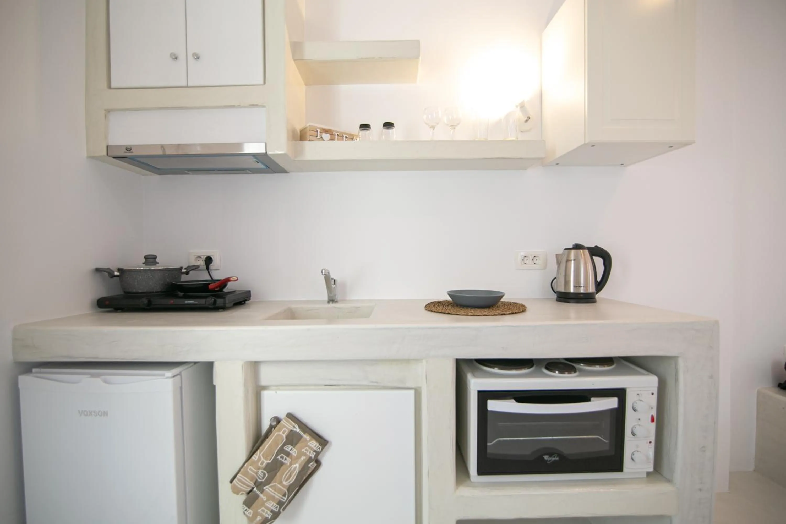 Coffee/tea facilities in Apanomeria Boutique Residence