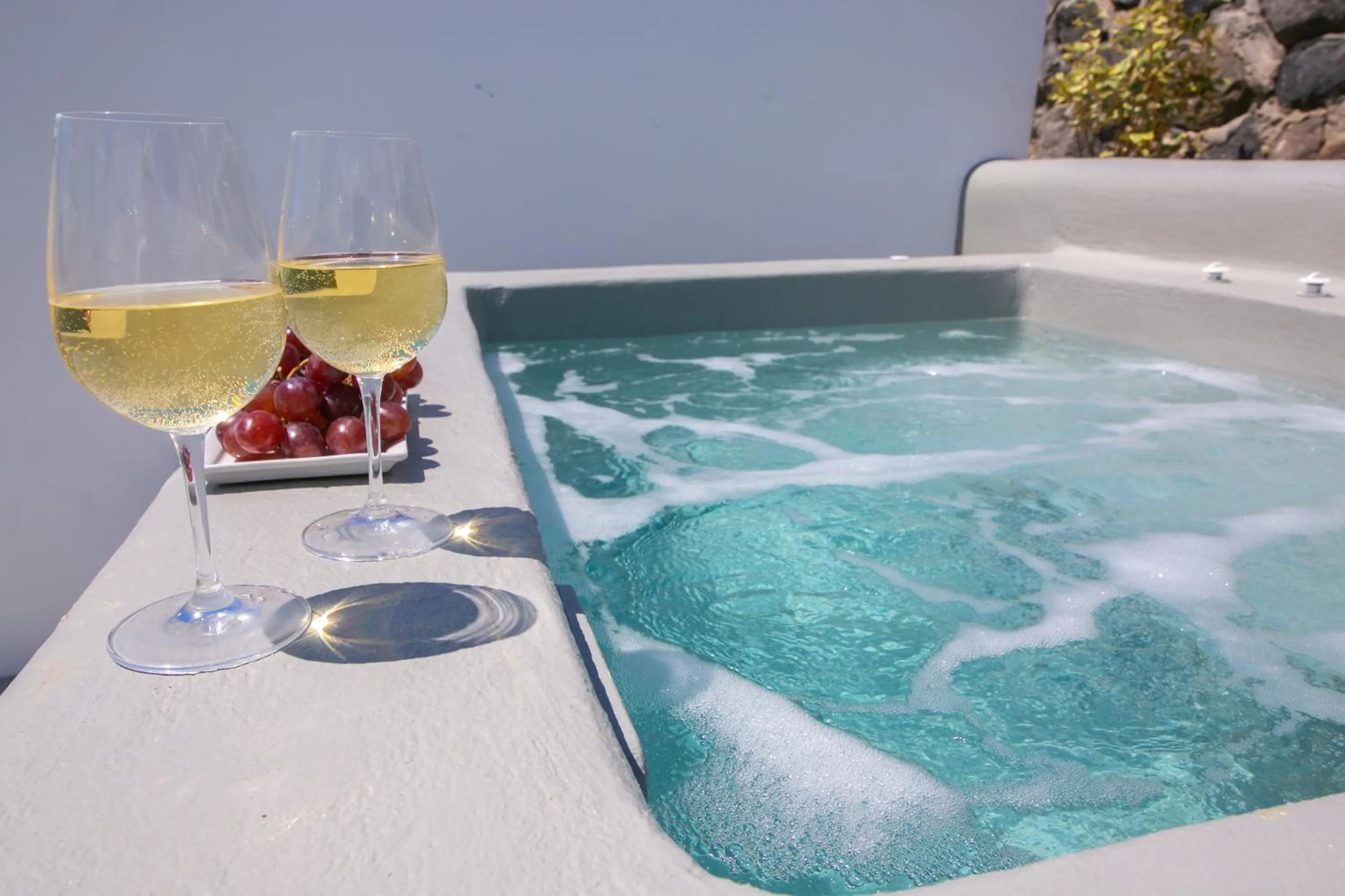 Hot Tub in Apanomeria Boutique Residence