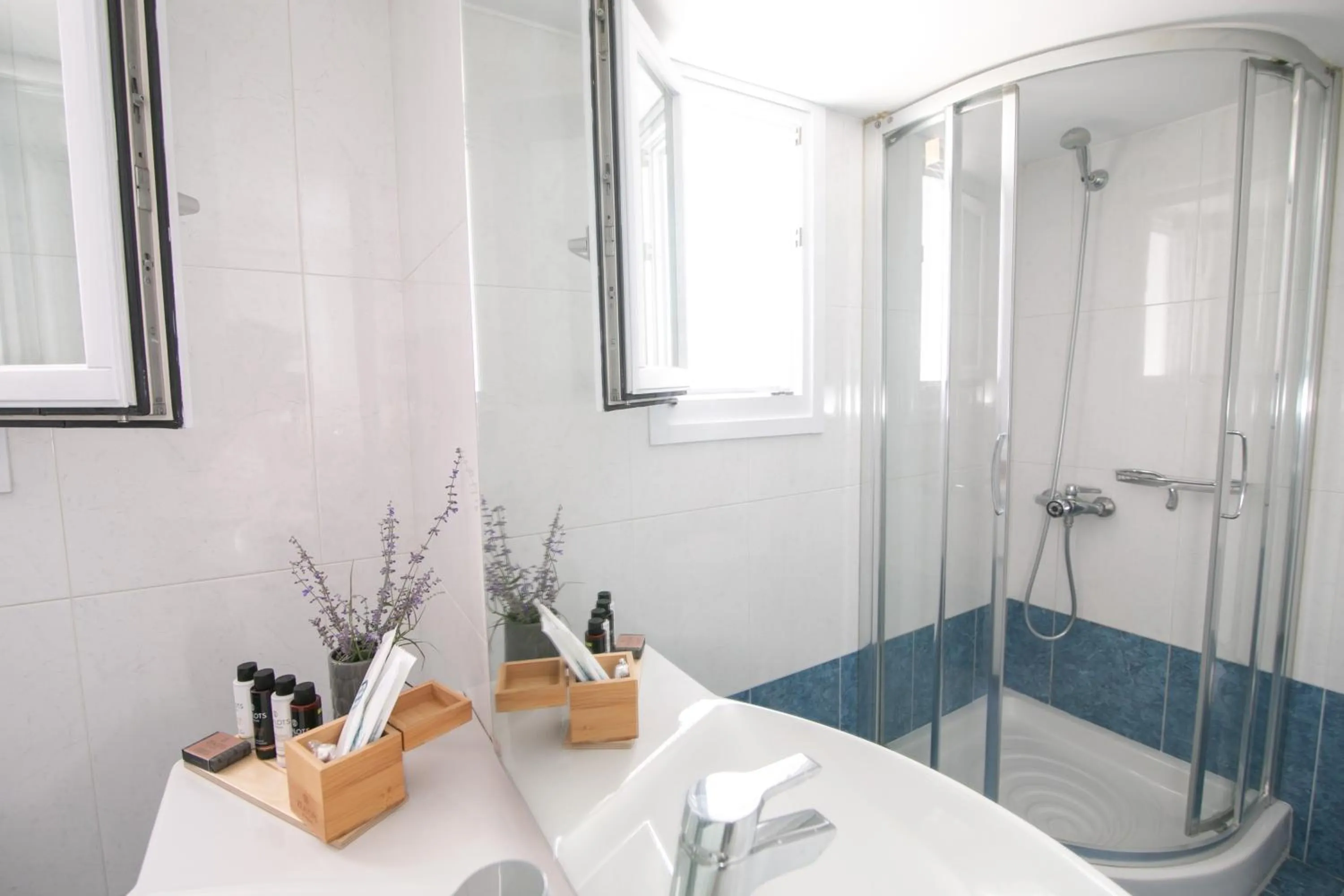 Shower in Apanomeria Boutique Residence