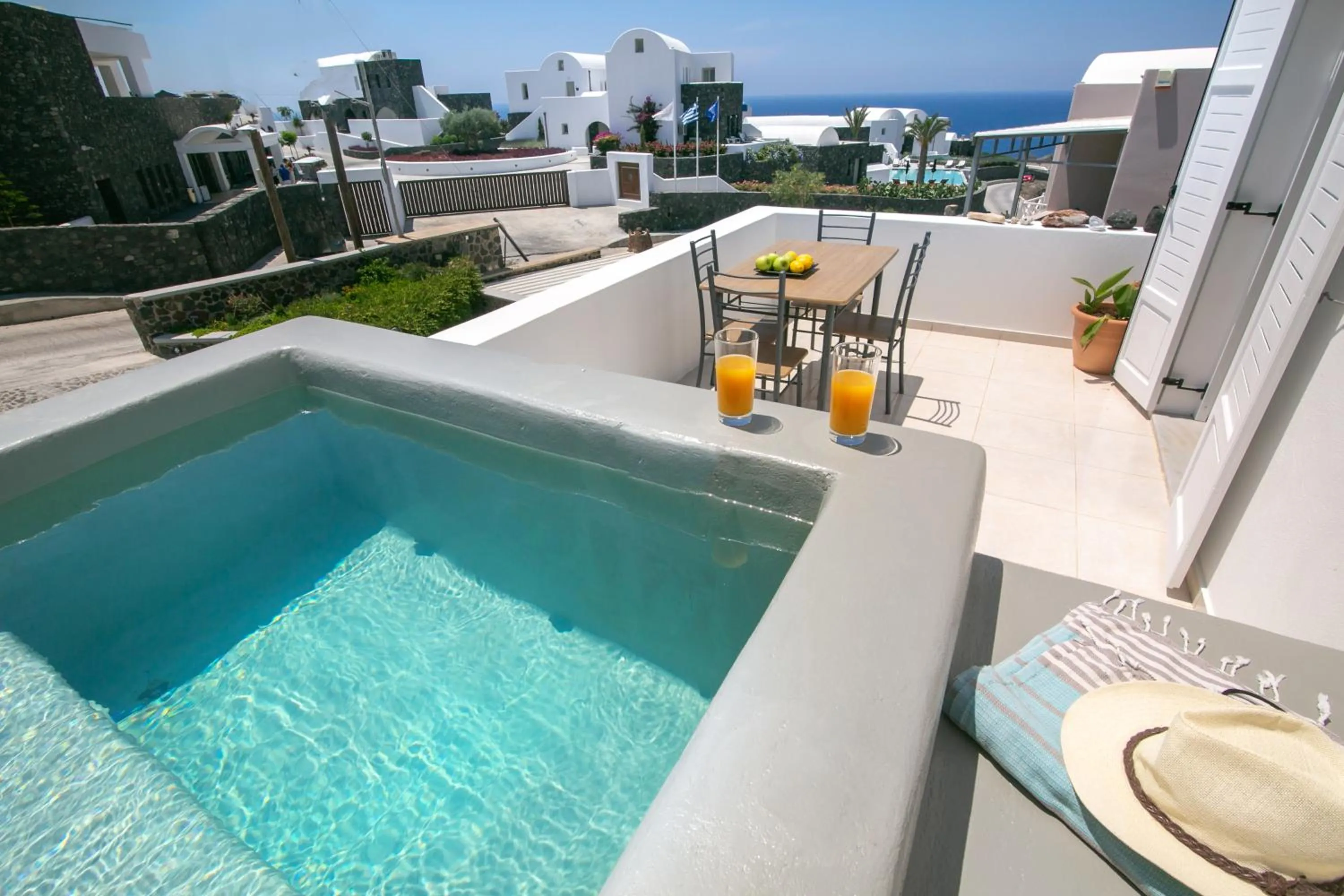 Hot Spring Bath in Apanomeria Boutique Residence