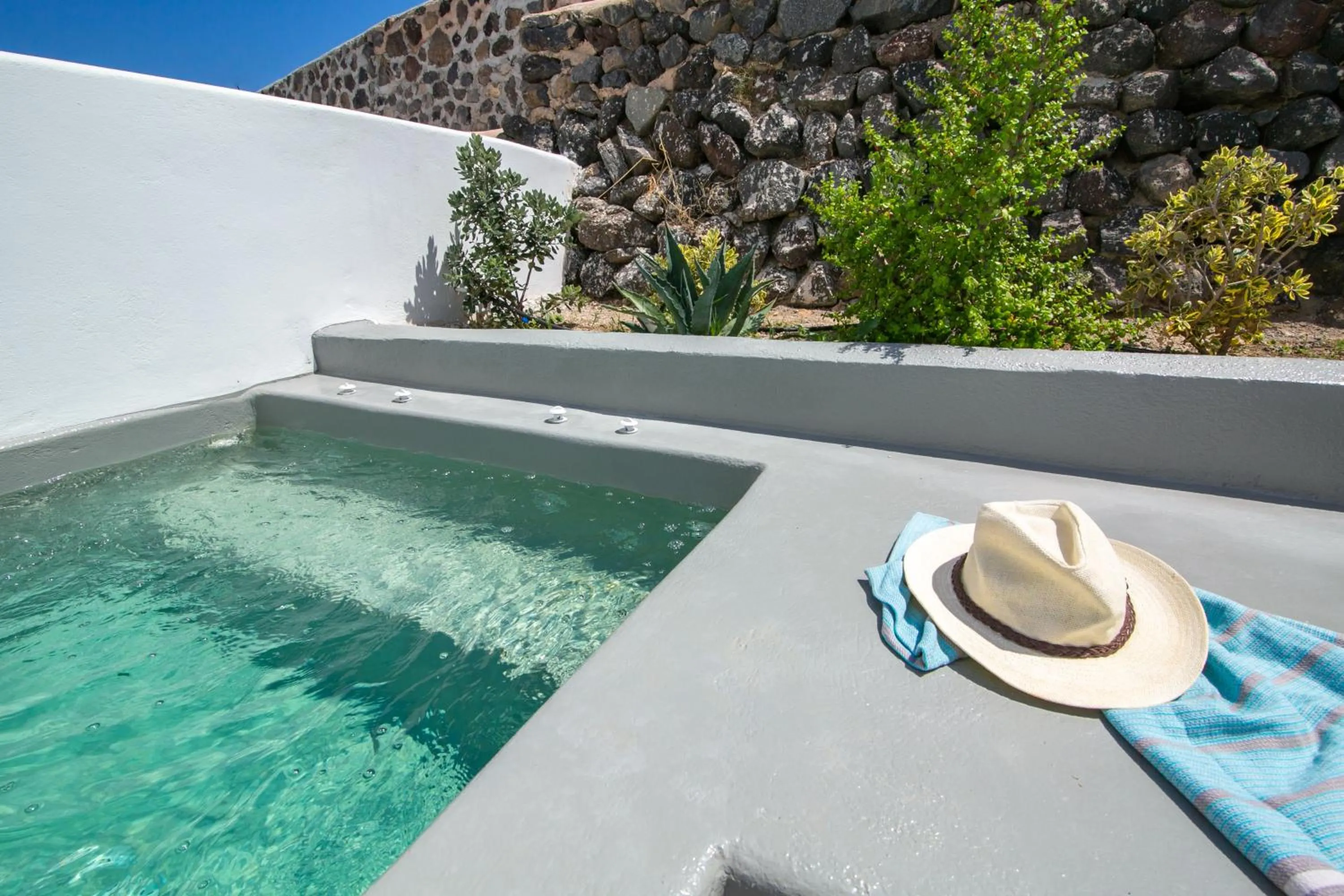 Hot Tub in Apanomeria Boutique Residence