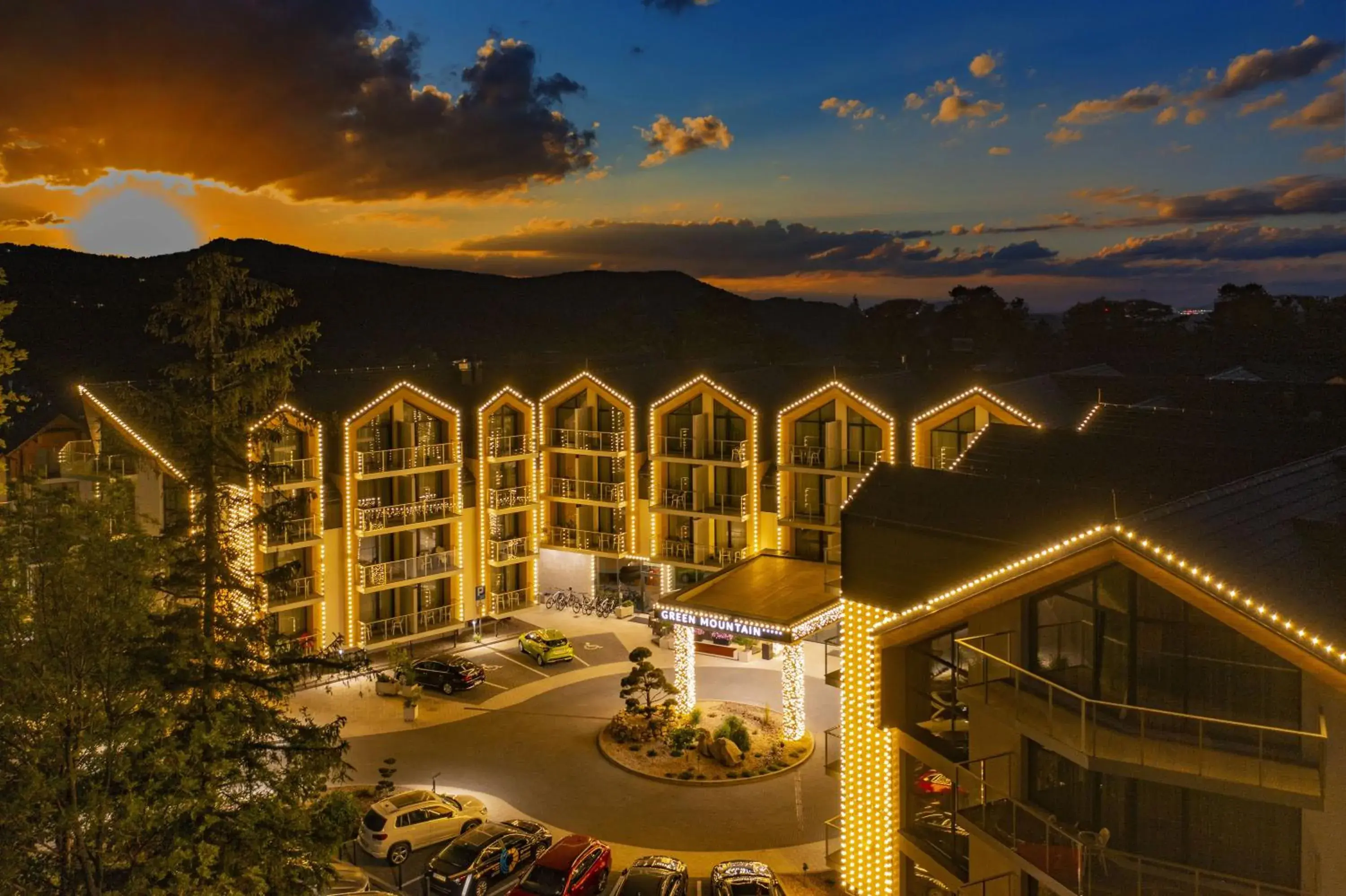 Double Room with Balcony with 1 or 2 beds in Green Mountain 5* Hotel Double Room with Balcony with 1 or 2 beds in Green Mountain 5* Hotel