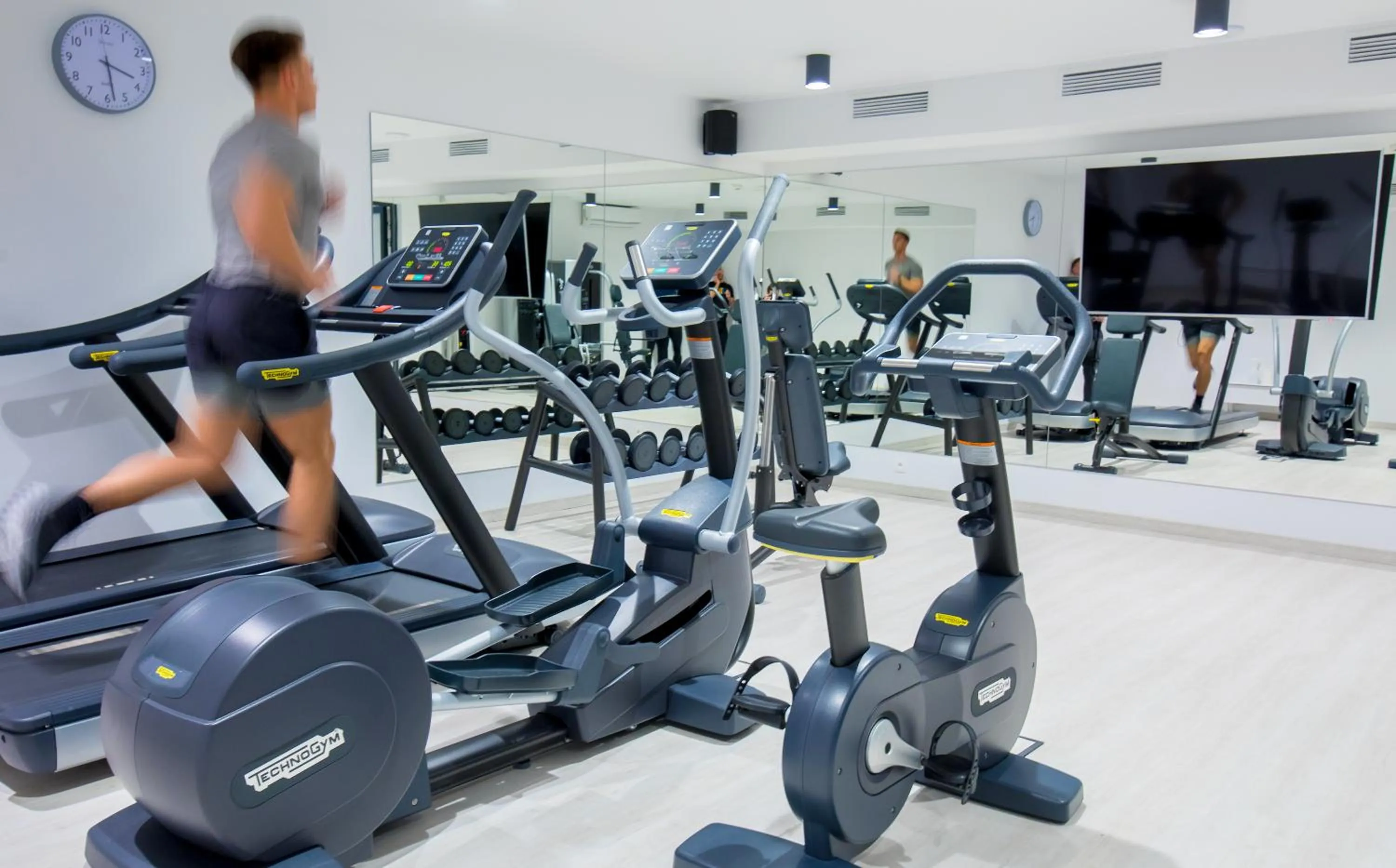 People in Green Mountain 5* Hotel