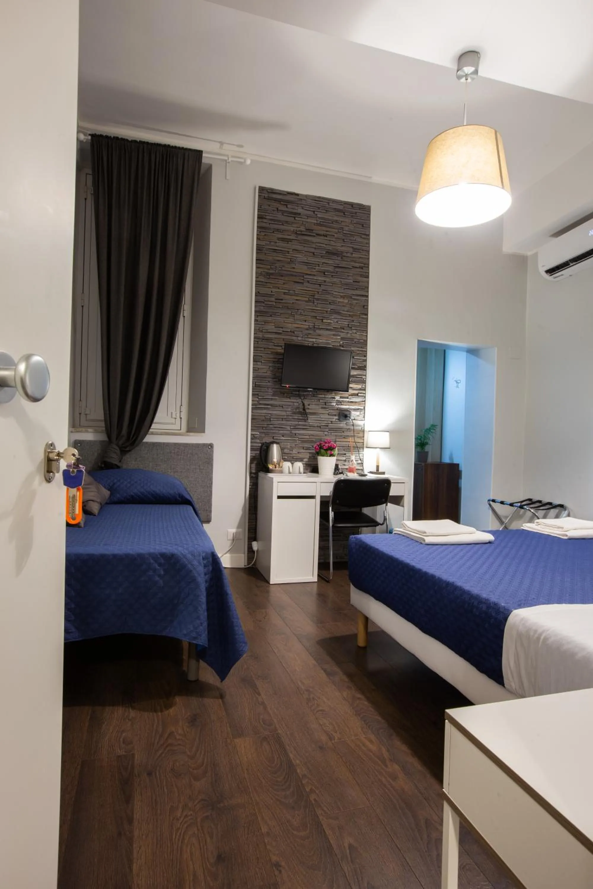 Bed in maribea rome center