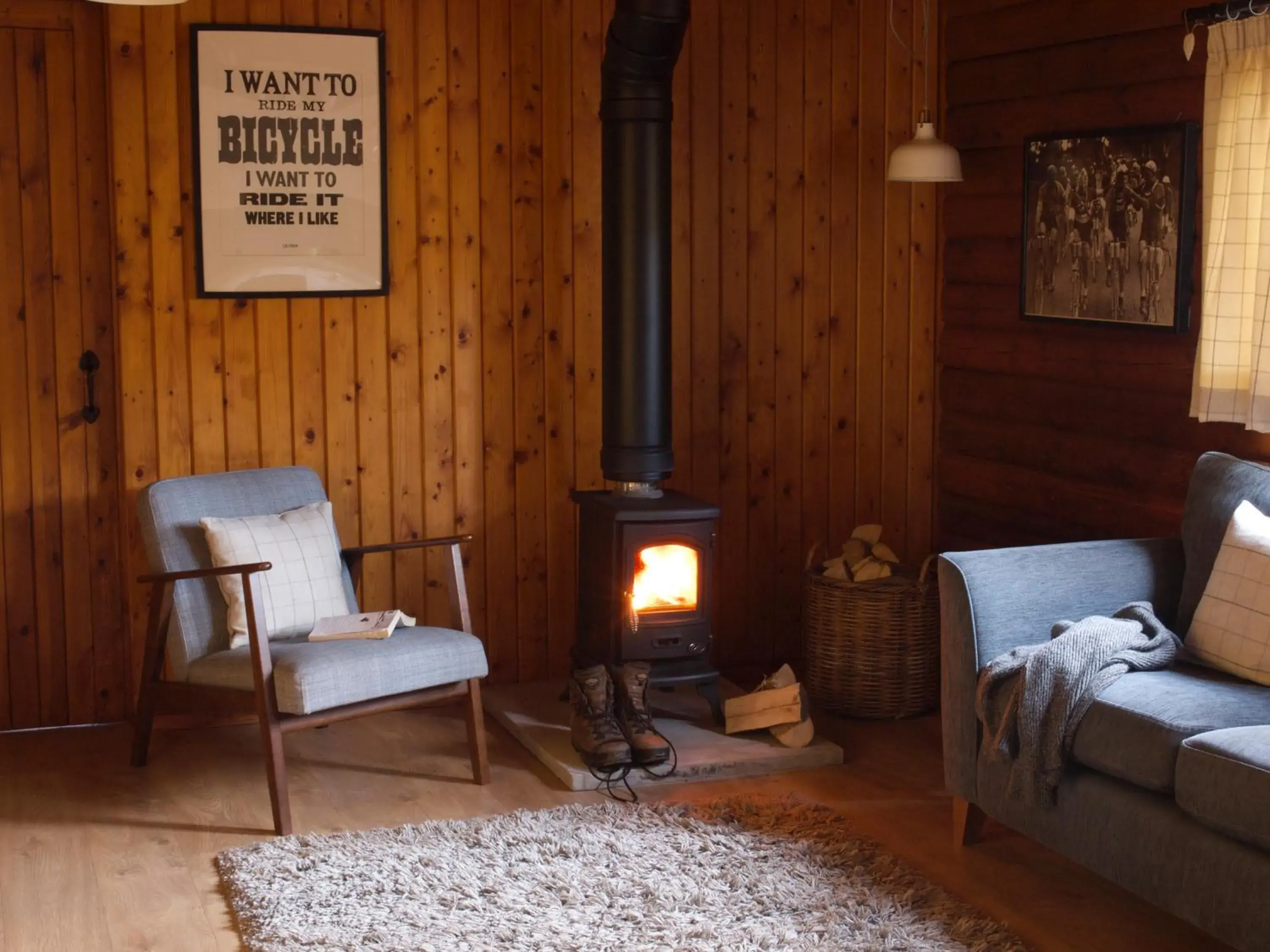 Hillside Log cabin, Ardoch Lodge, Strathyre Hillside Log cabin, Ardoch Lodge, Strathyre