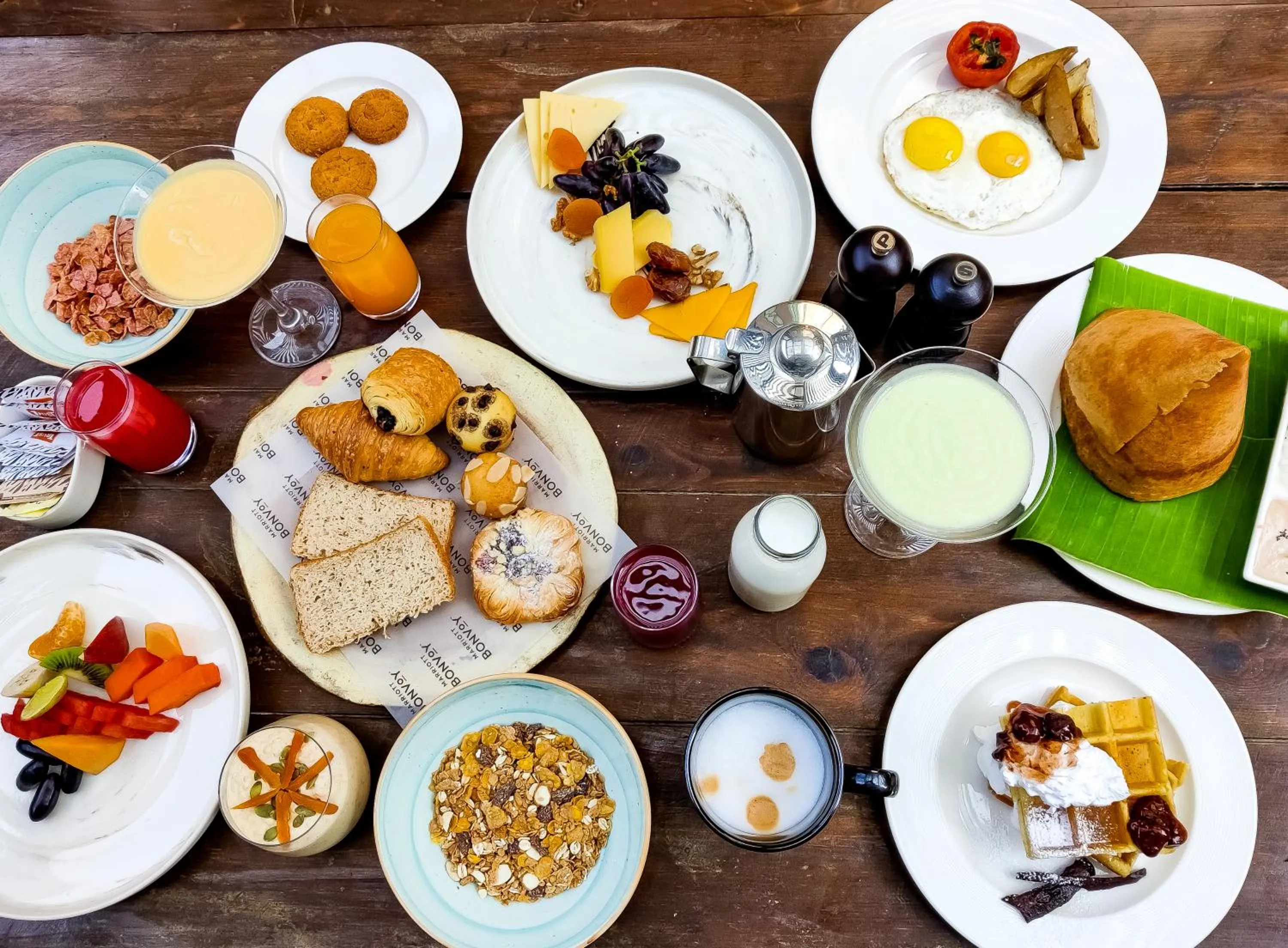 Food and drinks in Renaissance Bengaluru Race Course Hotel