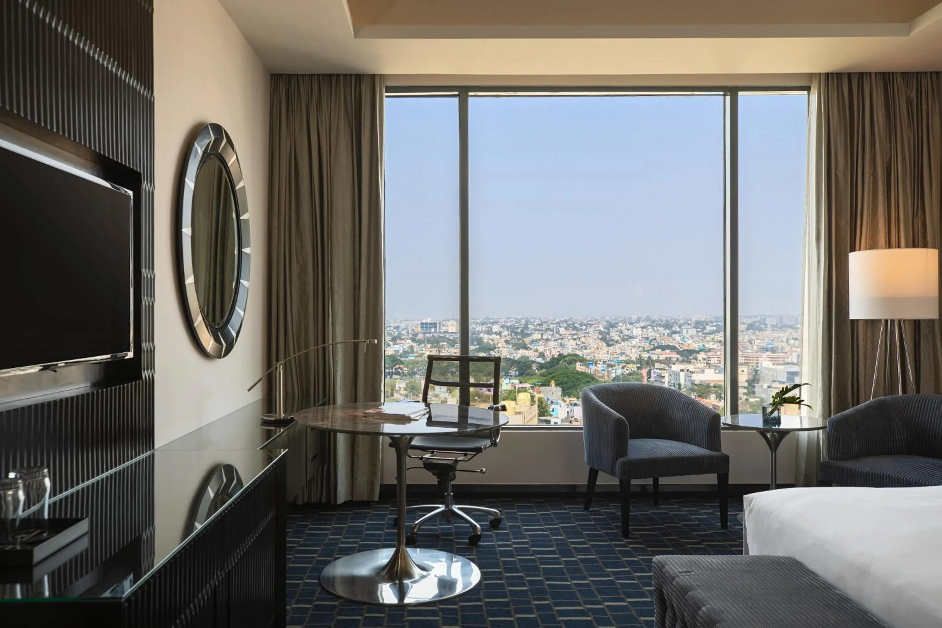 Bed in Renaissance Bengaluru Race Course Hotel