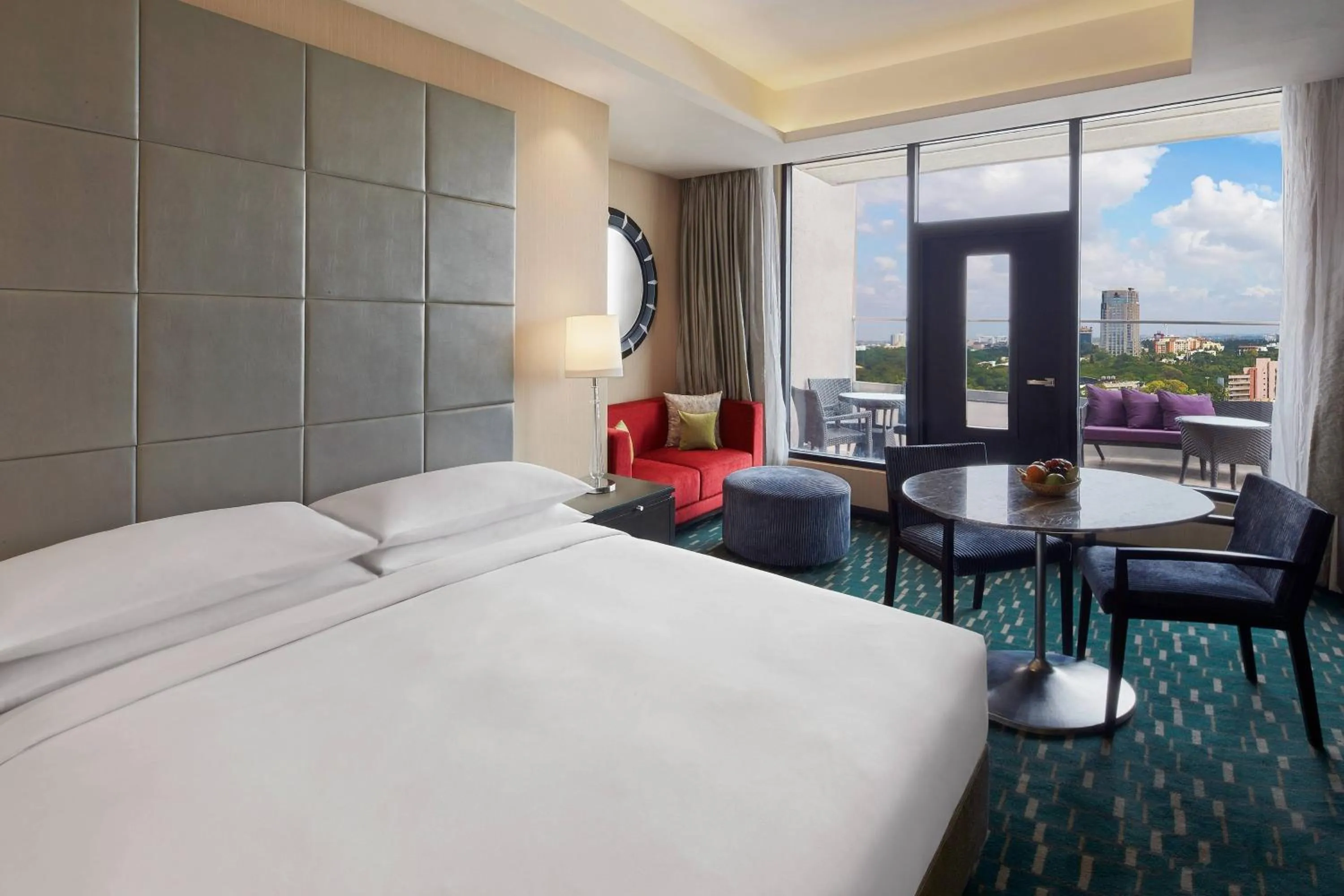 Bedroom, Bed in Renaissance Bengaluru Race Course Hotel