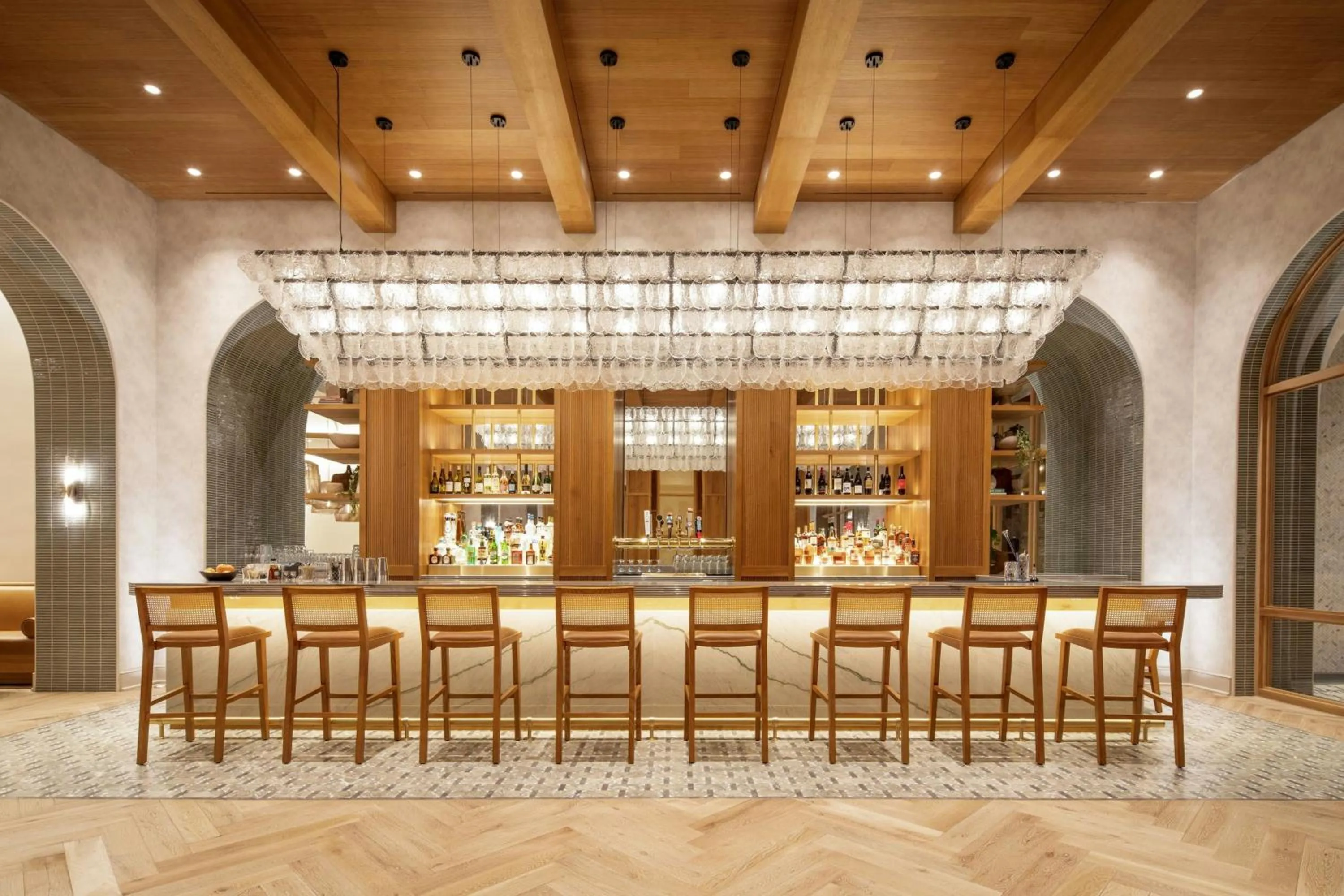 Lounge or bar in Gaylord Rockies Resort & Convention Center