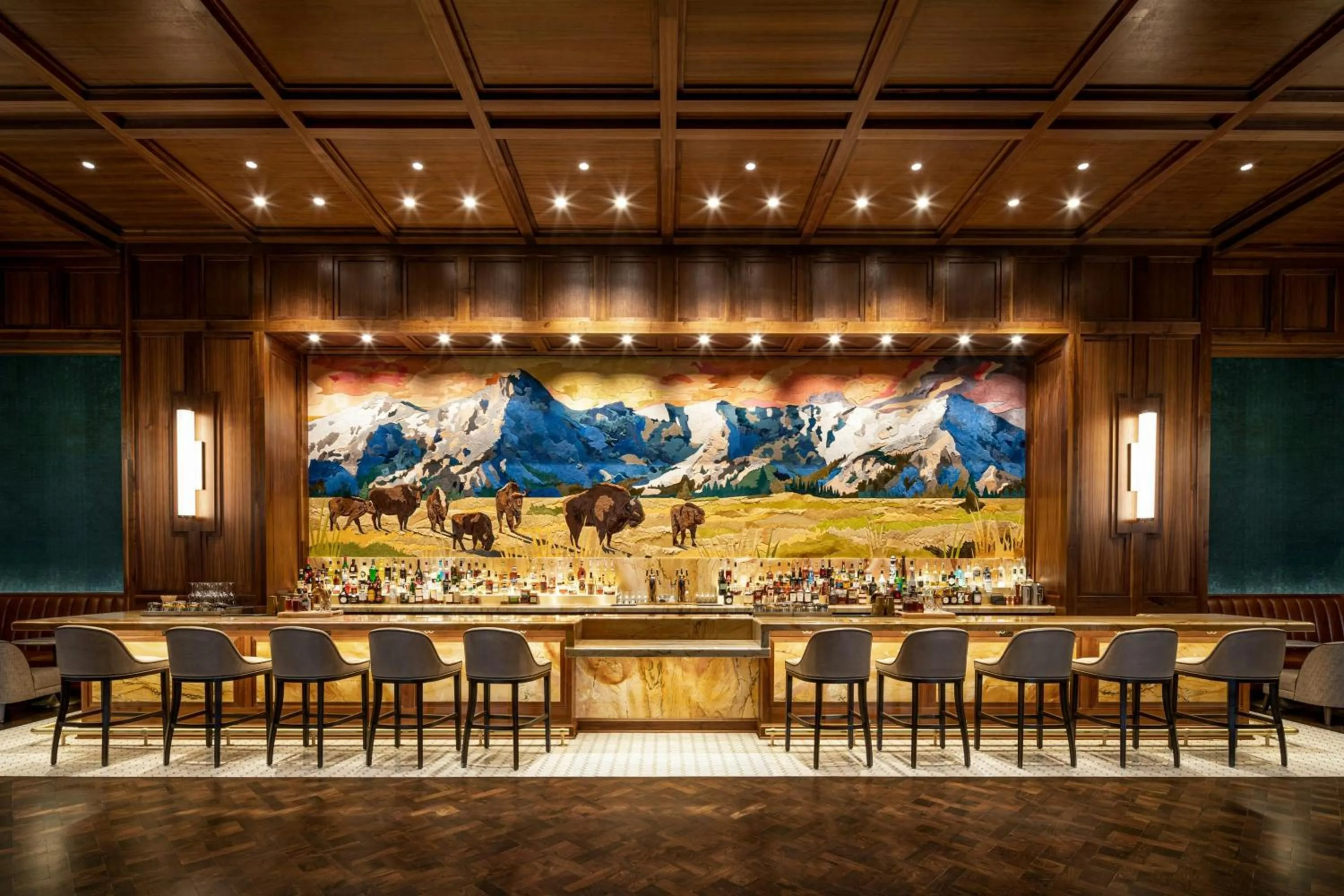 Lounge or bar in Gaylord Rockies Resort & Convention Center