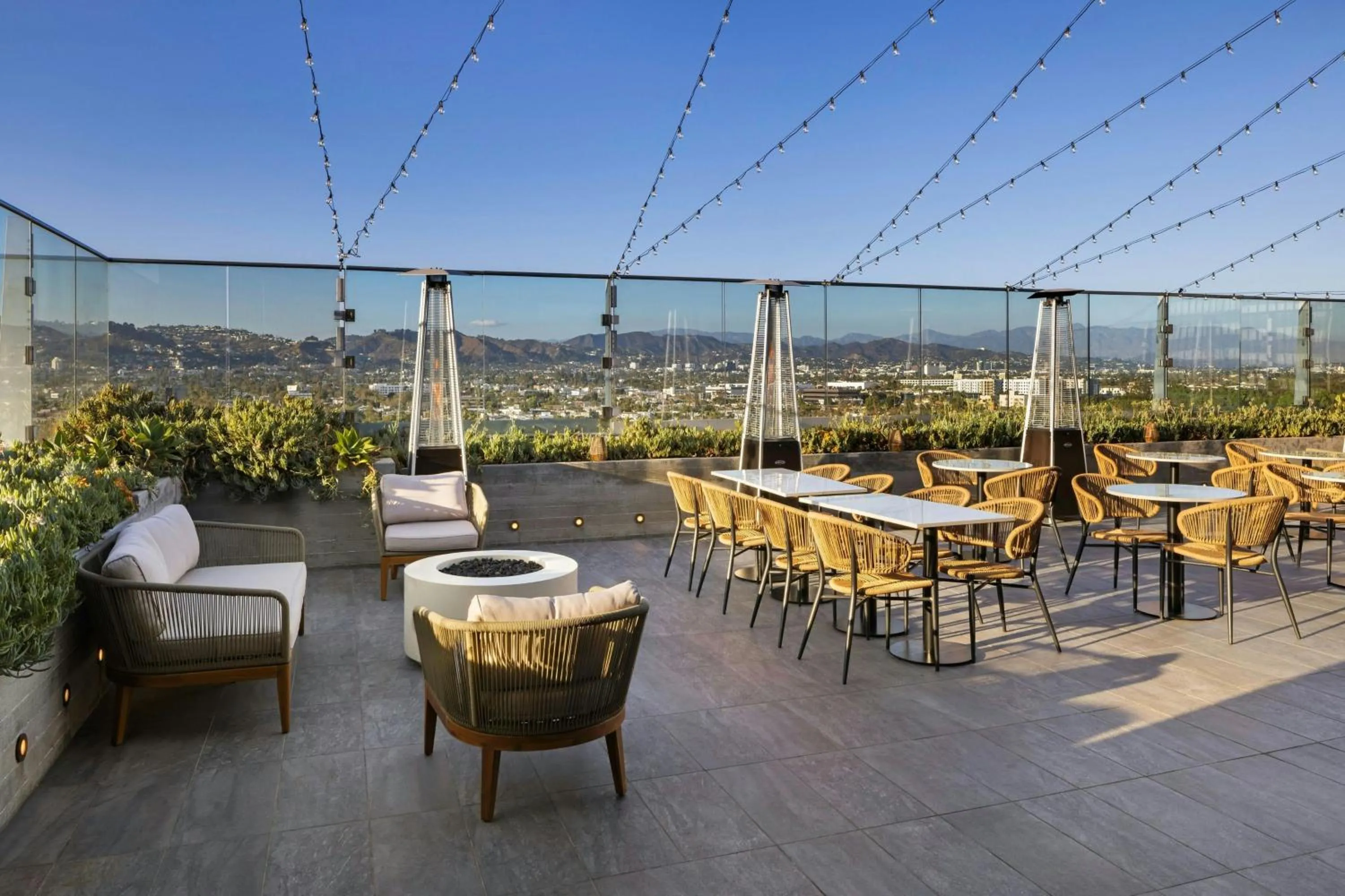 Lounge or bar in AC Hotel by Marriott Beverly Hills