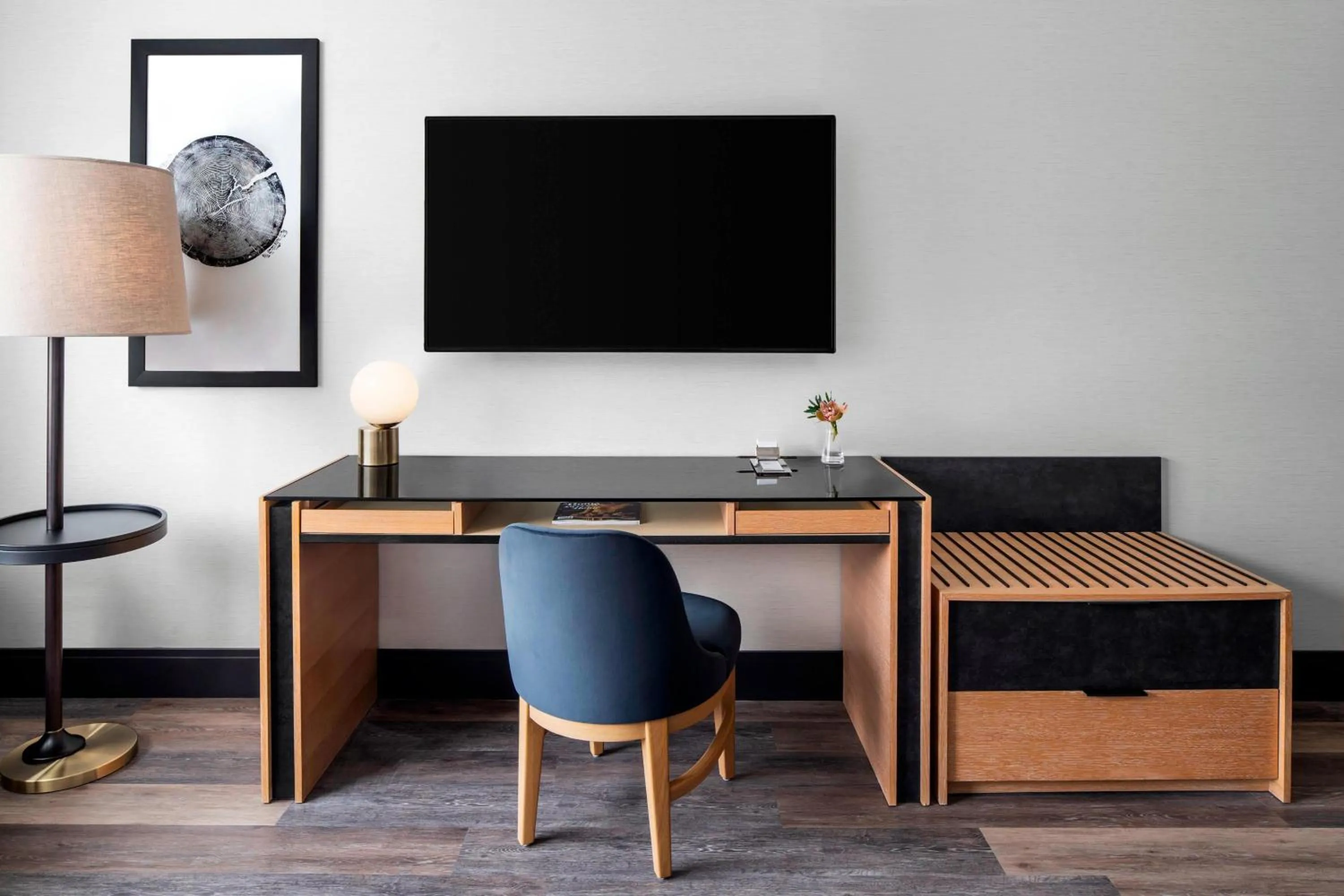 Photo of the whole room in The Oaklander Hotel, Autograph Collection