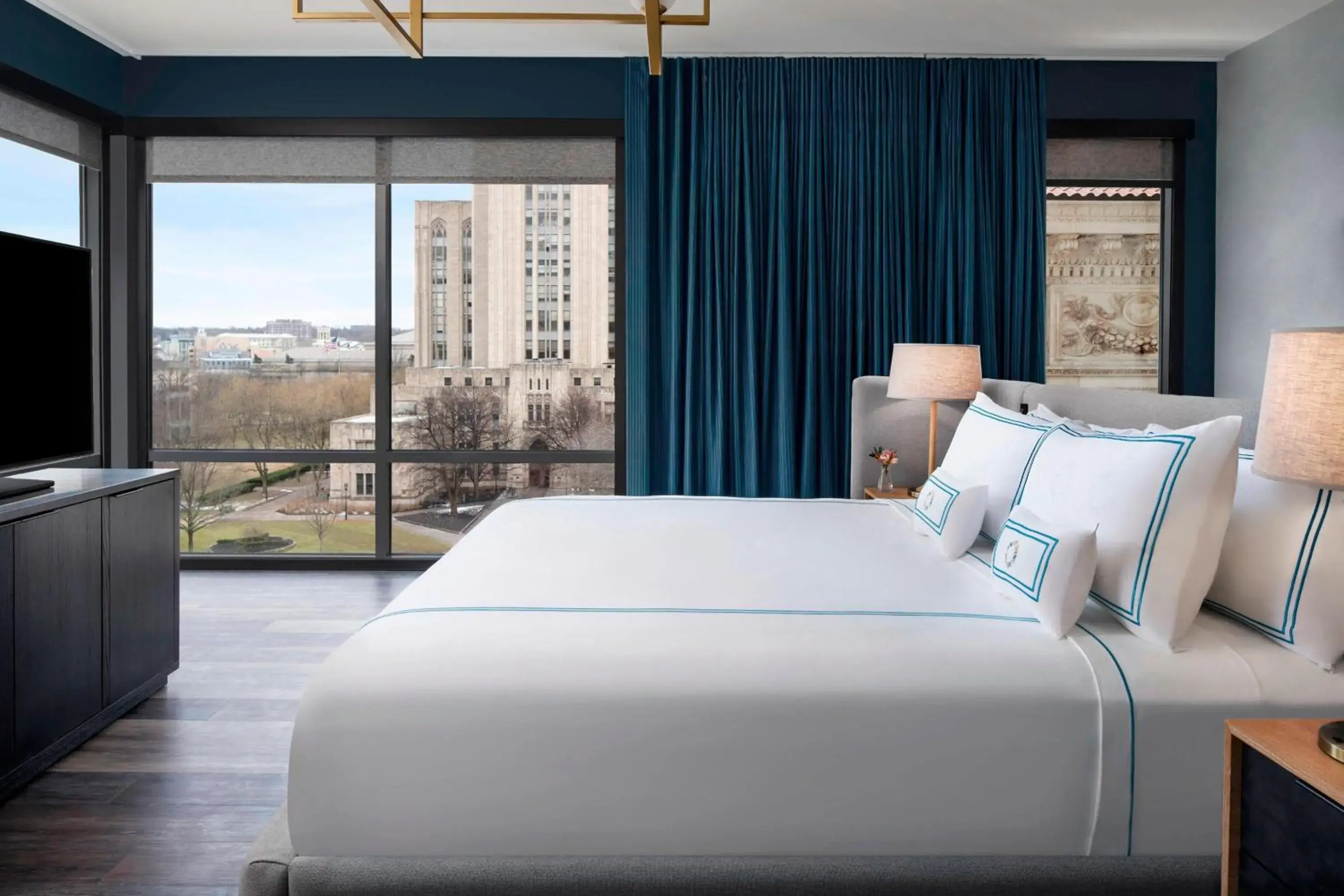 Photo of the whole room, Bed in The Oaklander Hotel, Autograph Collection Photo of the whole room, Bed in The Oaklander Hotel, Autograph Collection