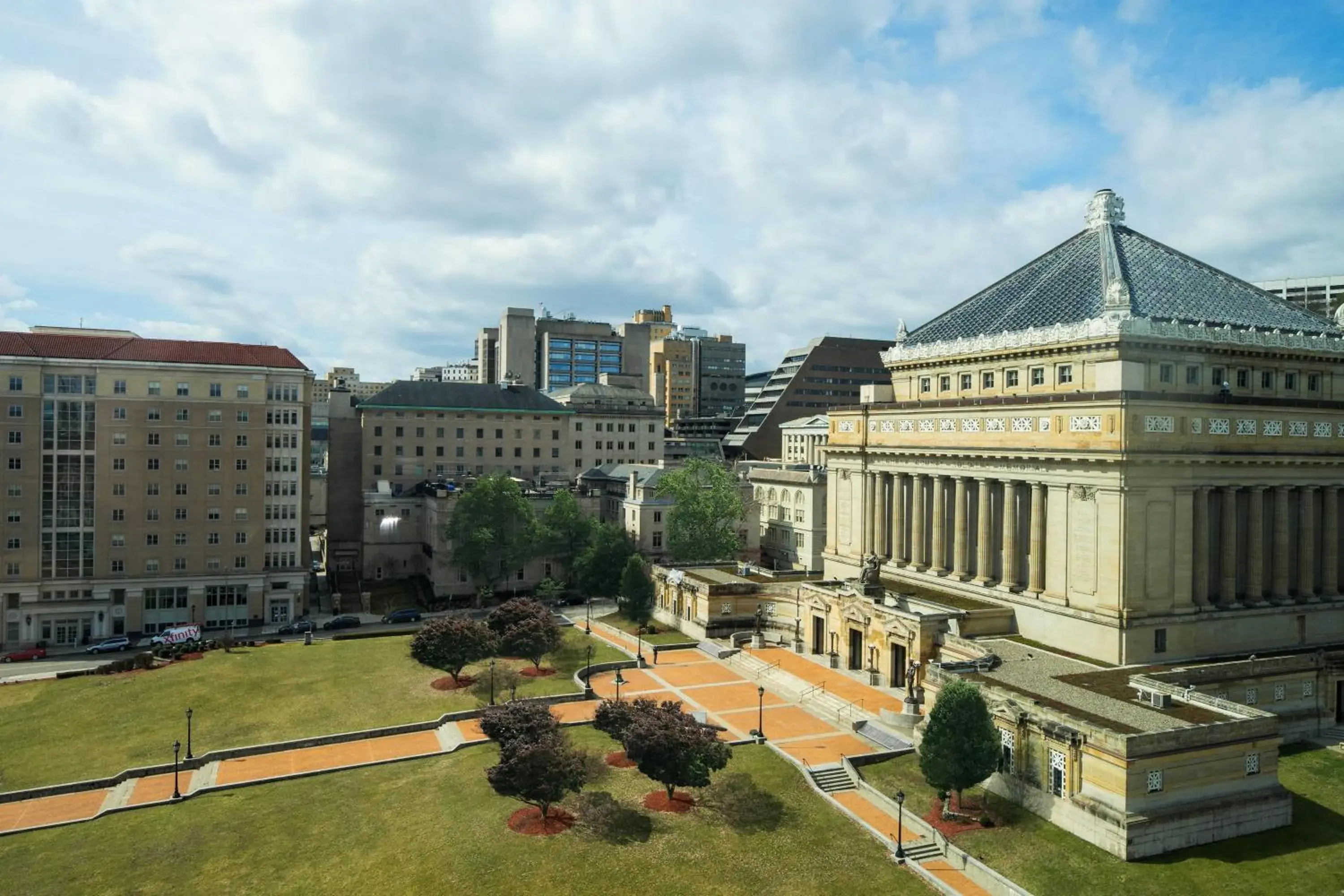 Photo of the whole room in The Oaklander Hotel, Autograph Collection Photo of the whole room in The Oaklander Hotel, Autograph Collection