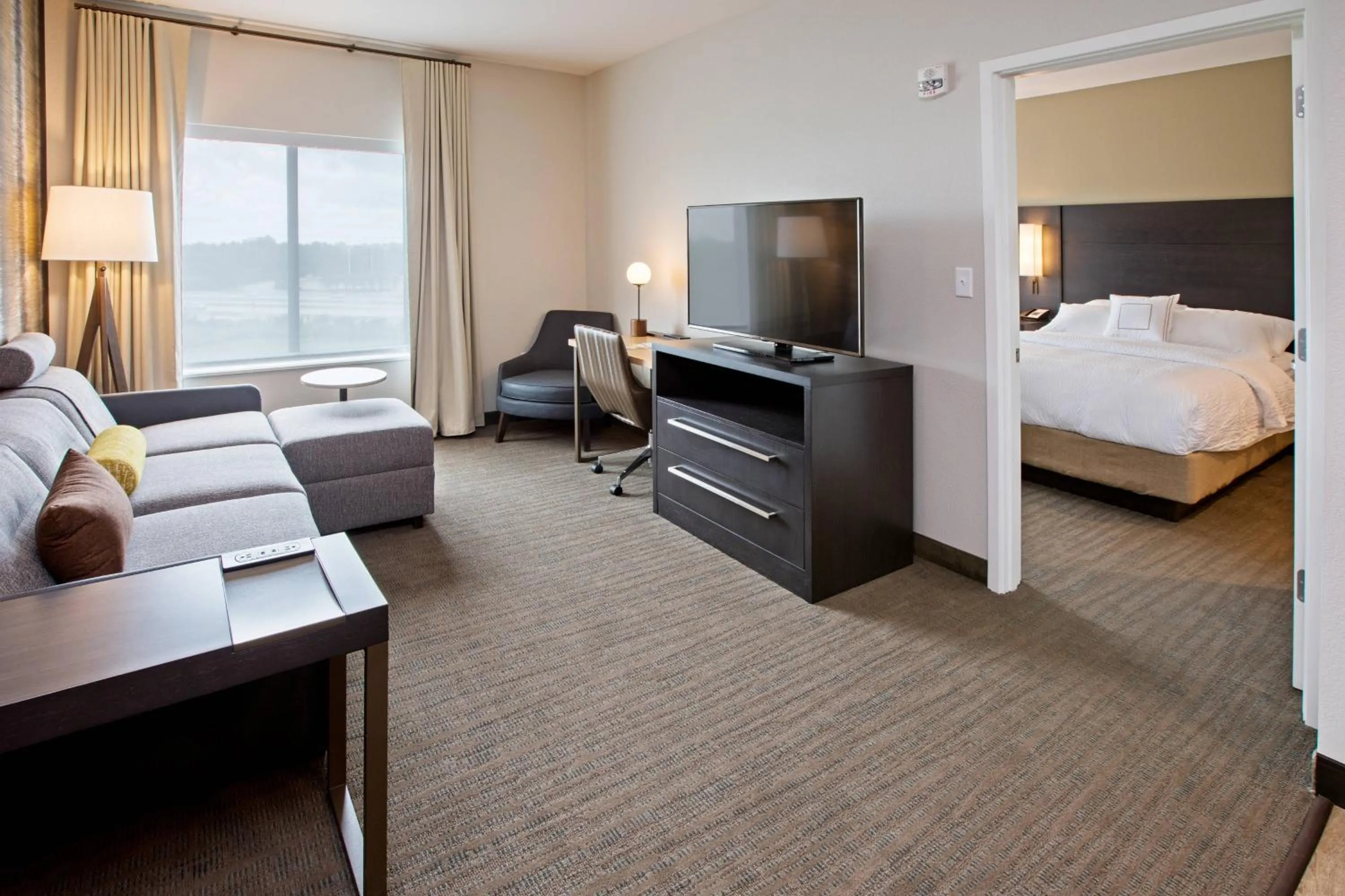 Living room, Bed in Residence Inn by Marriott Louisville East/Oxmoor