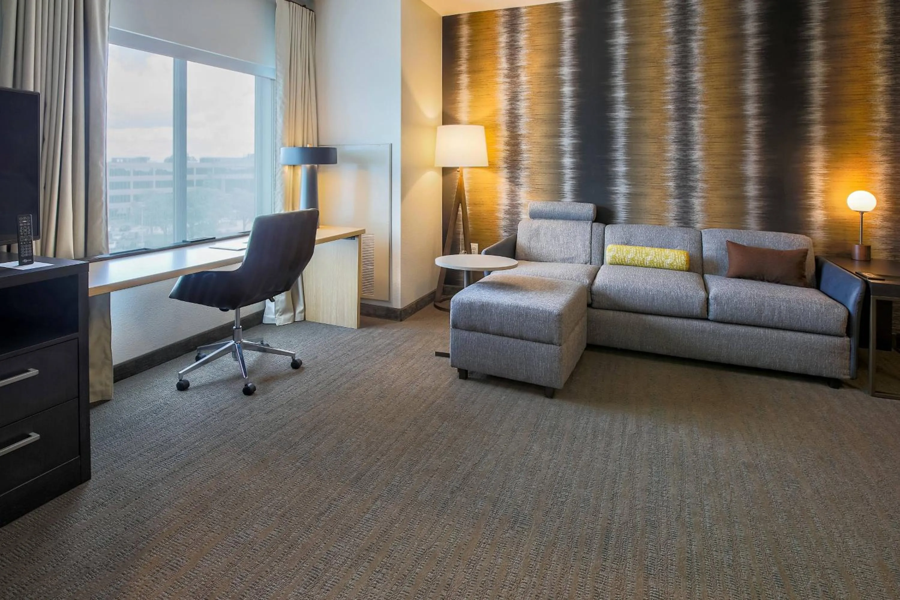 Living room, Bed in Residence Inn by Marriott Louisville East/Oxmoor