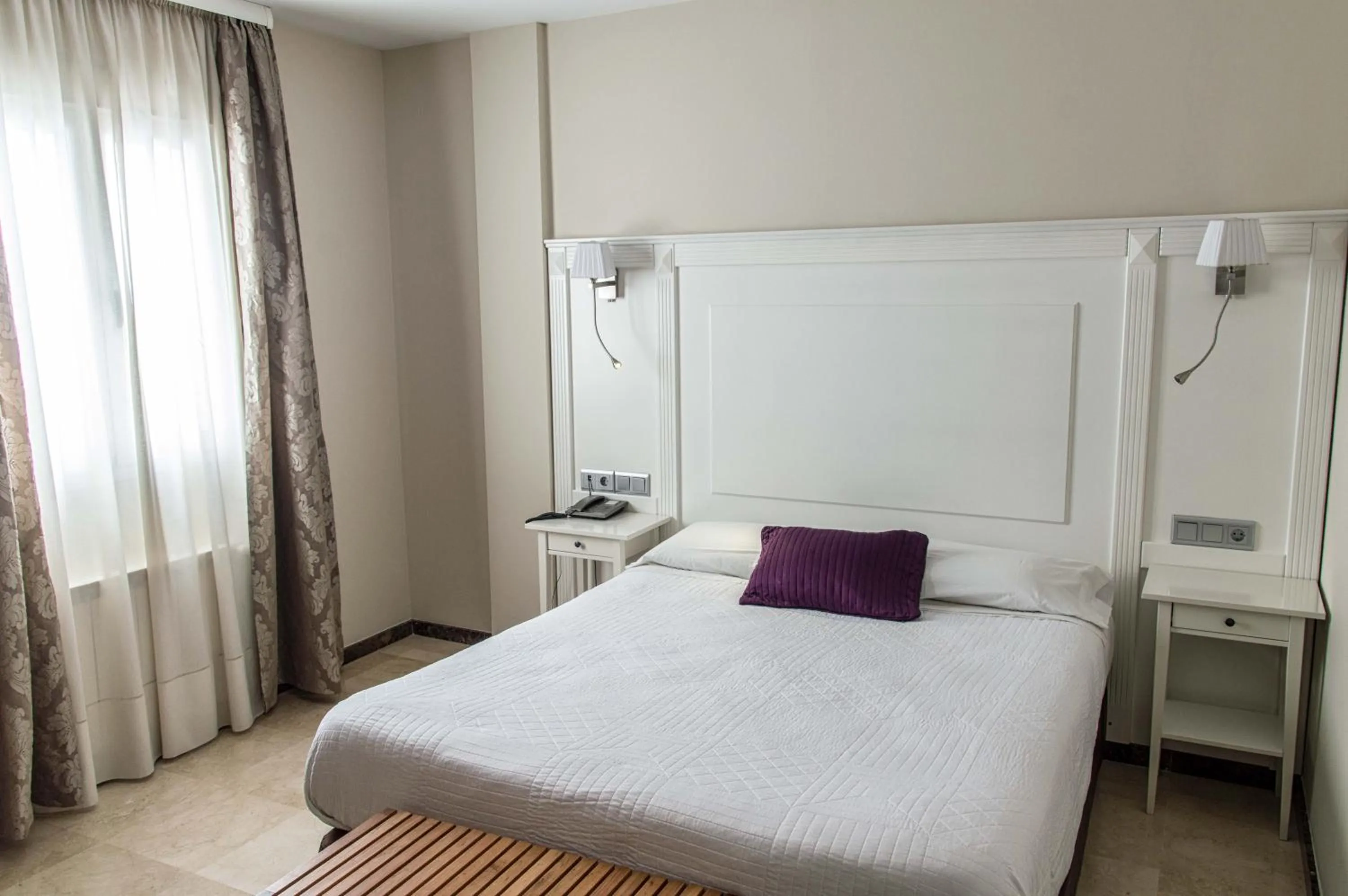 Bedroom, Bed in Hotel Sevilla