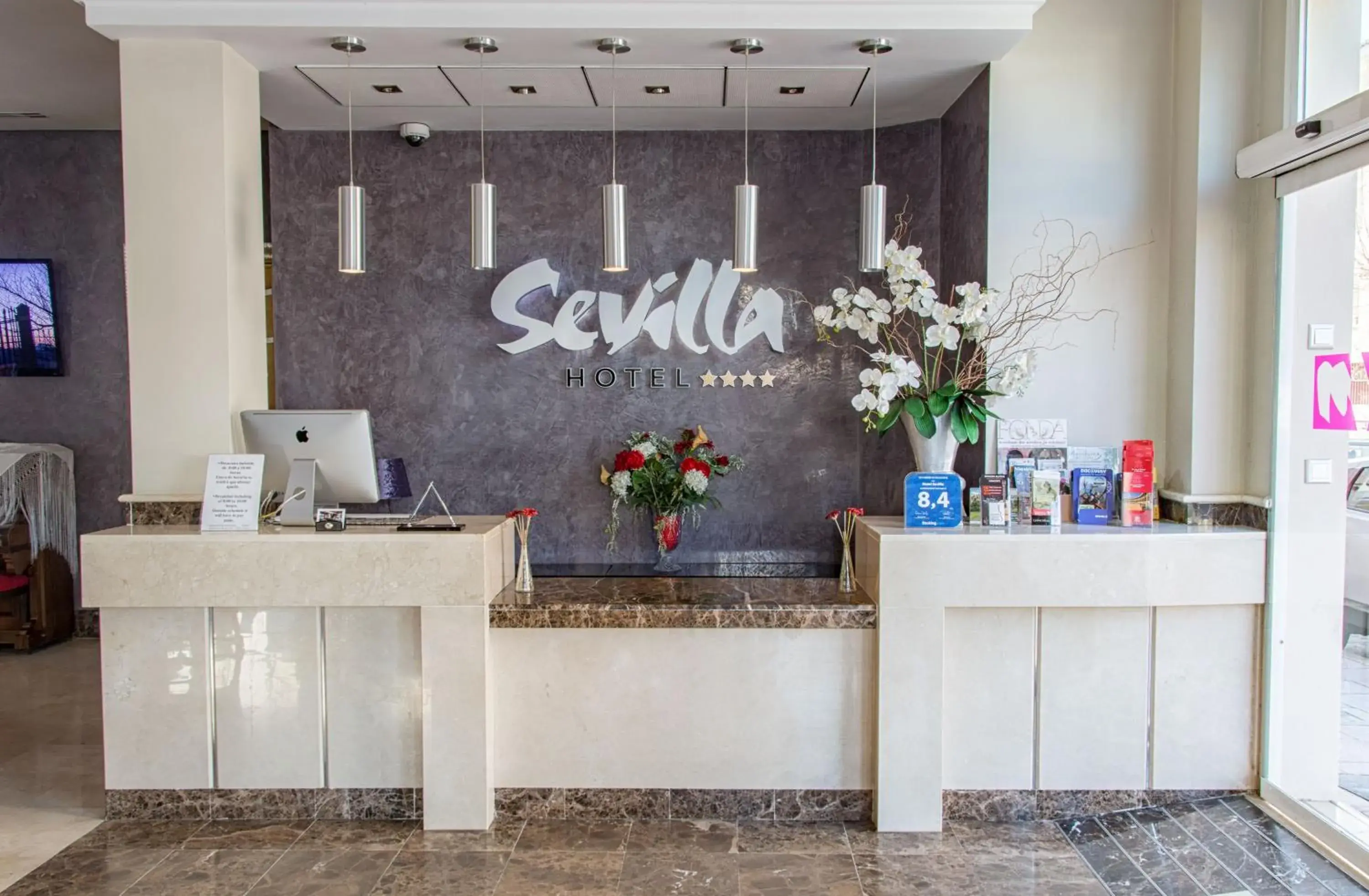 Lobby or reception in Hotel Sevilla Lobby or reception in Hotel Sevilla