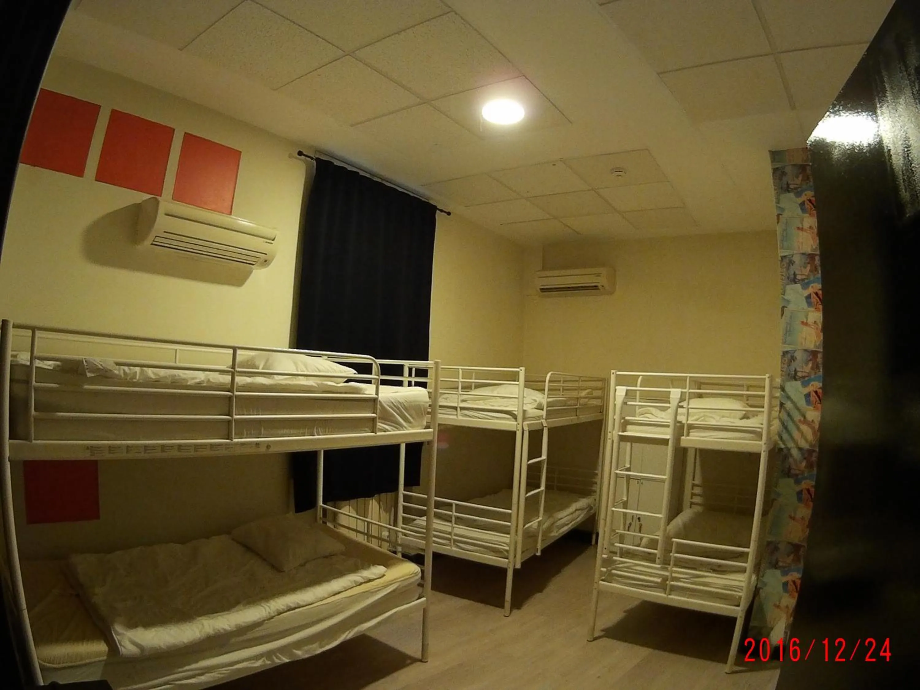 bunk bed in Hostels Meetingpoint
