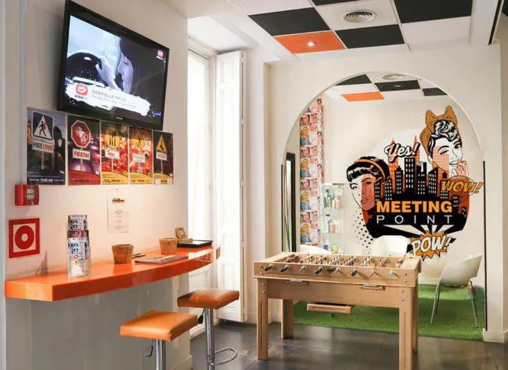 Communal lounge/ TV room in Hostels Meetingpoint