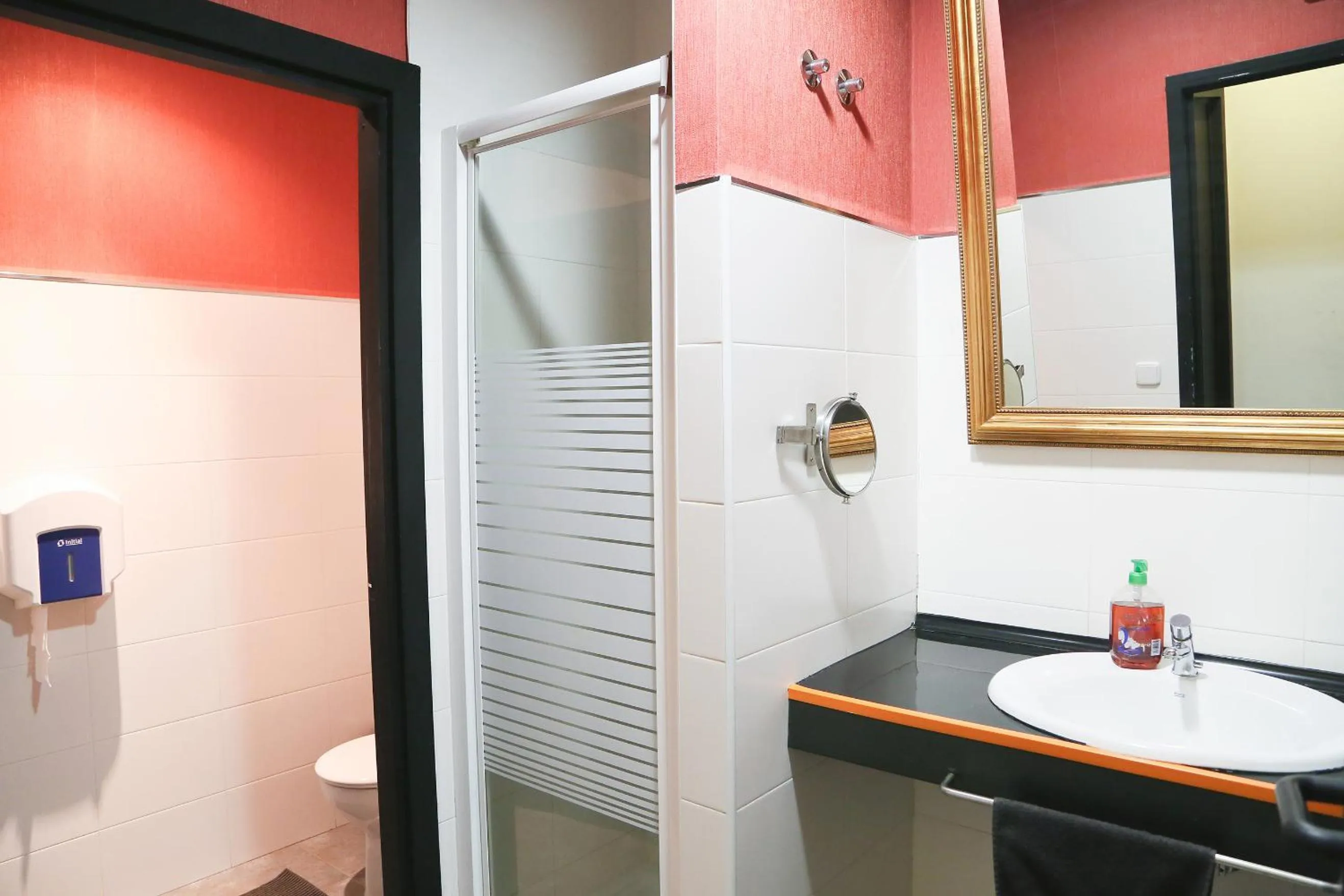 Bathroom in Hostels Meetingpoint