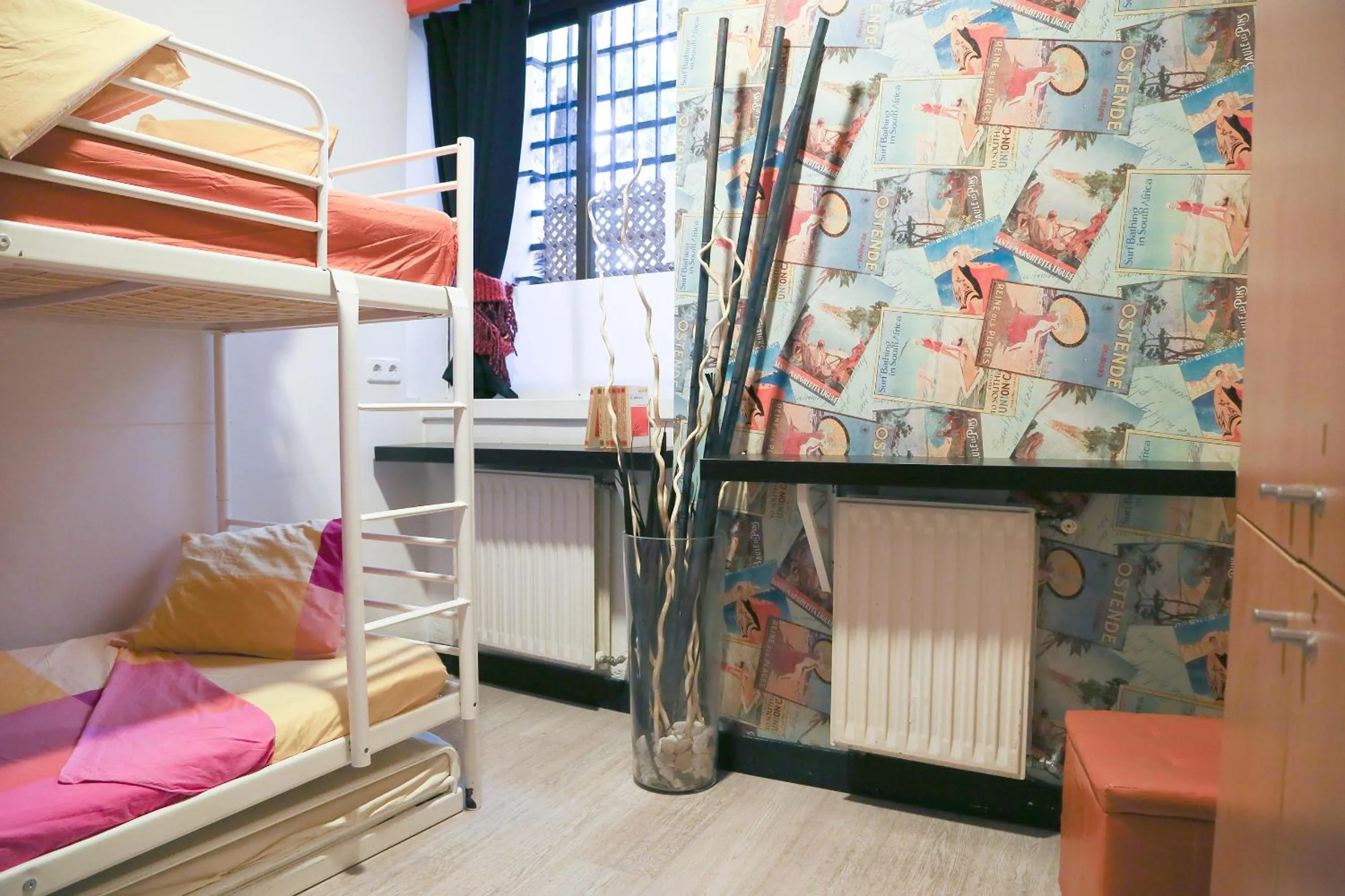 Decorative detail, Bed in Hostels Meetingpoint