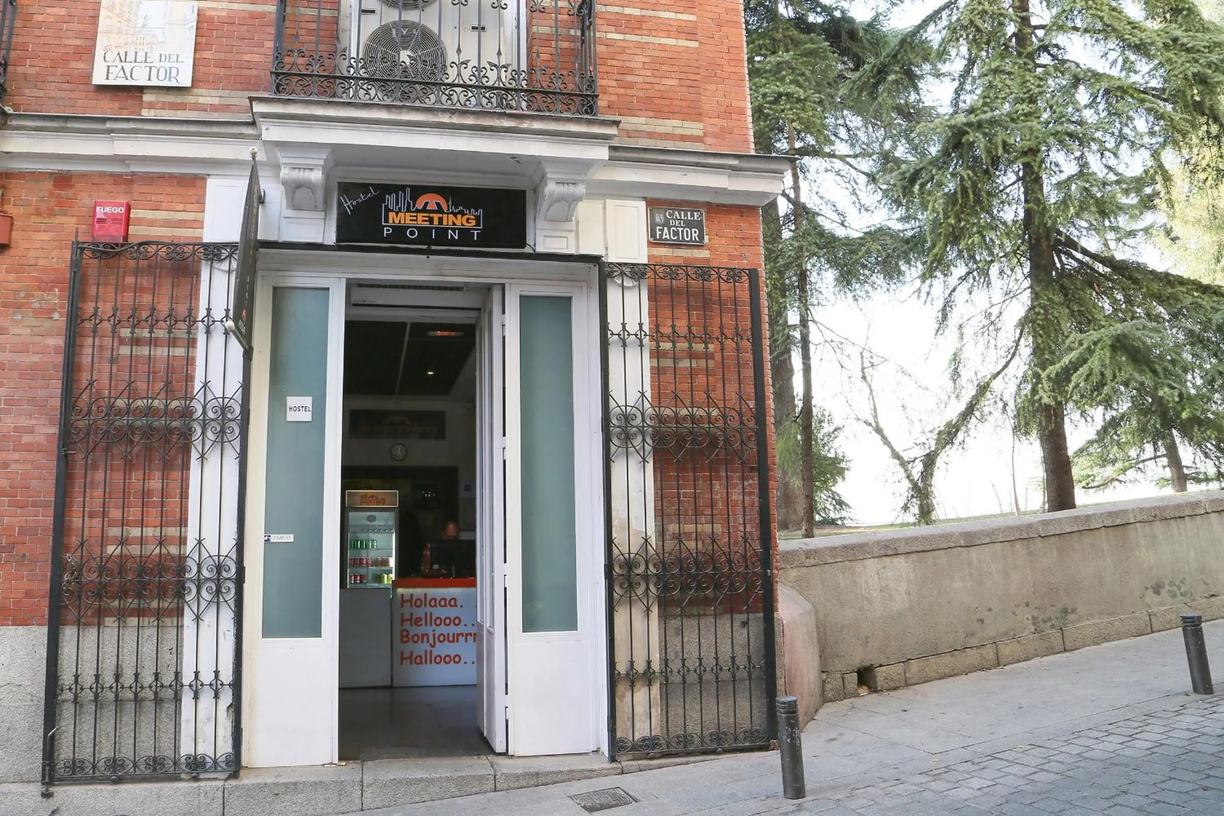 Facade/entrance in Hostels Meetingpoint