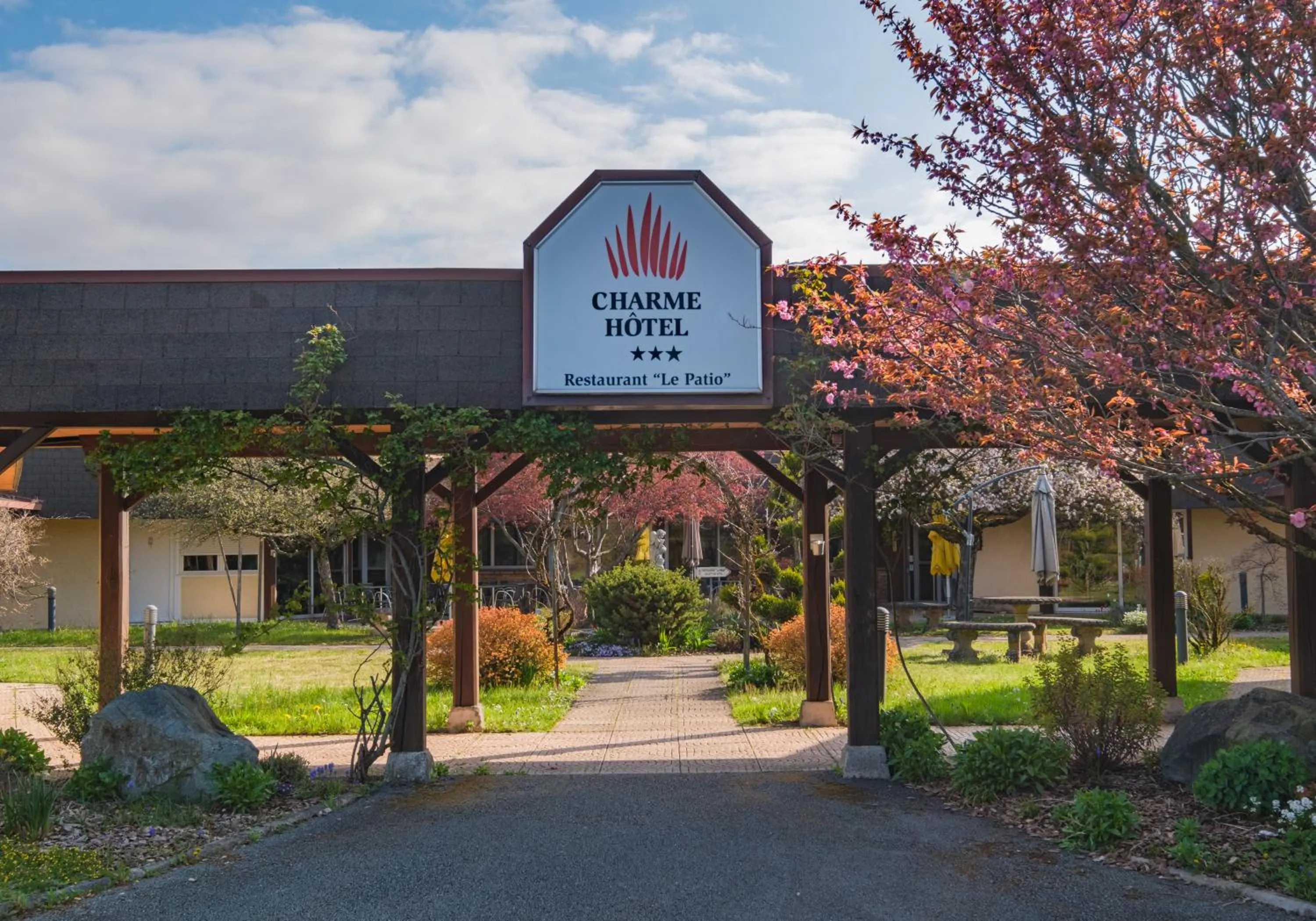 Property building in Charme Hôtel, Montbéliard Sud
